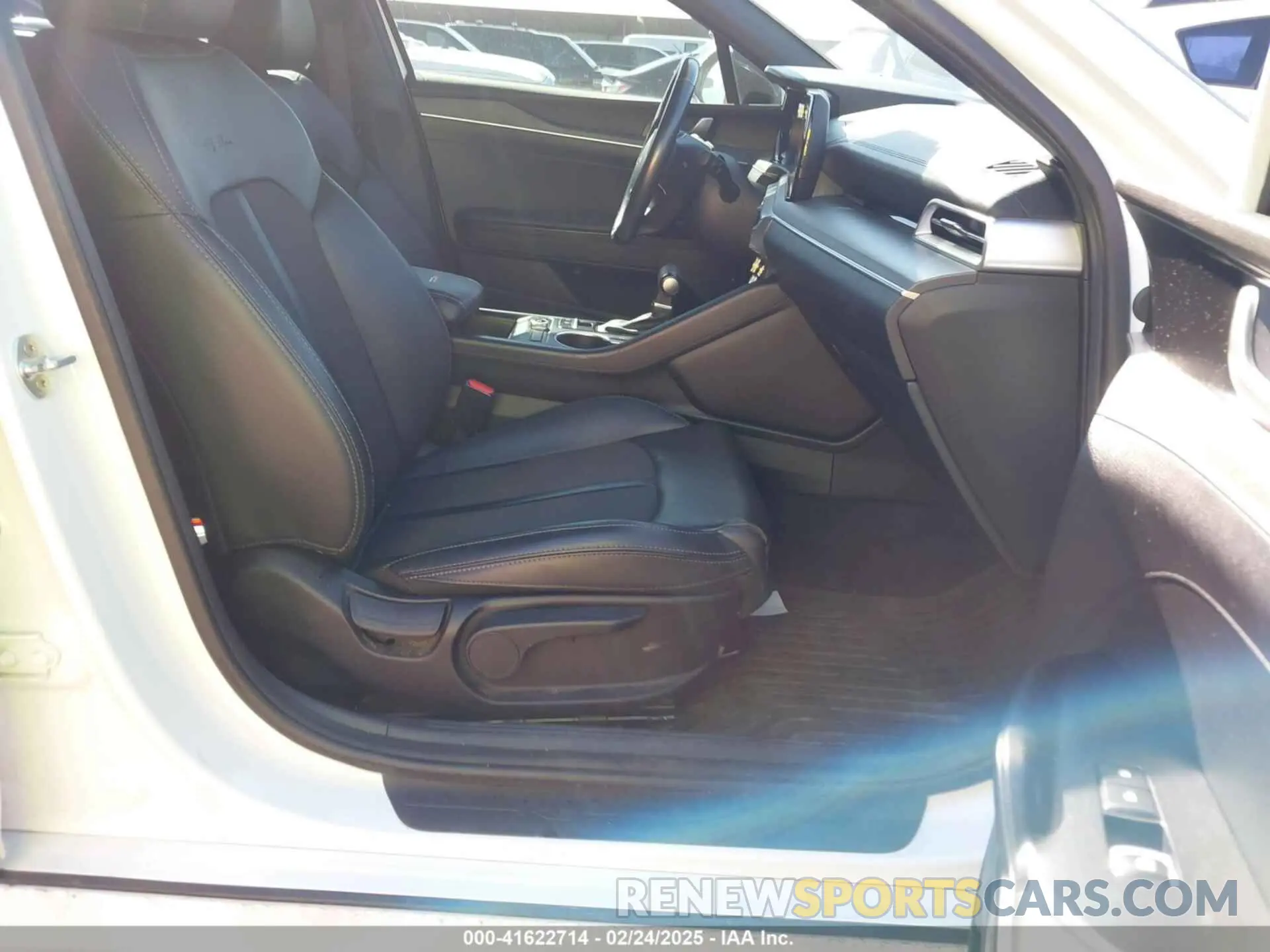 5 fotografías del automóvil dañado 5XXG64J23PG184492 KIA K5 2023
