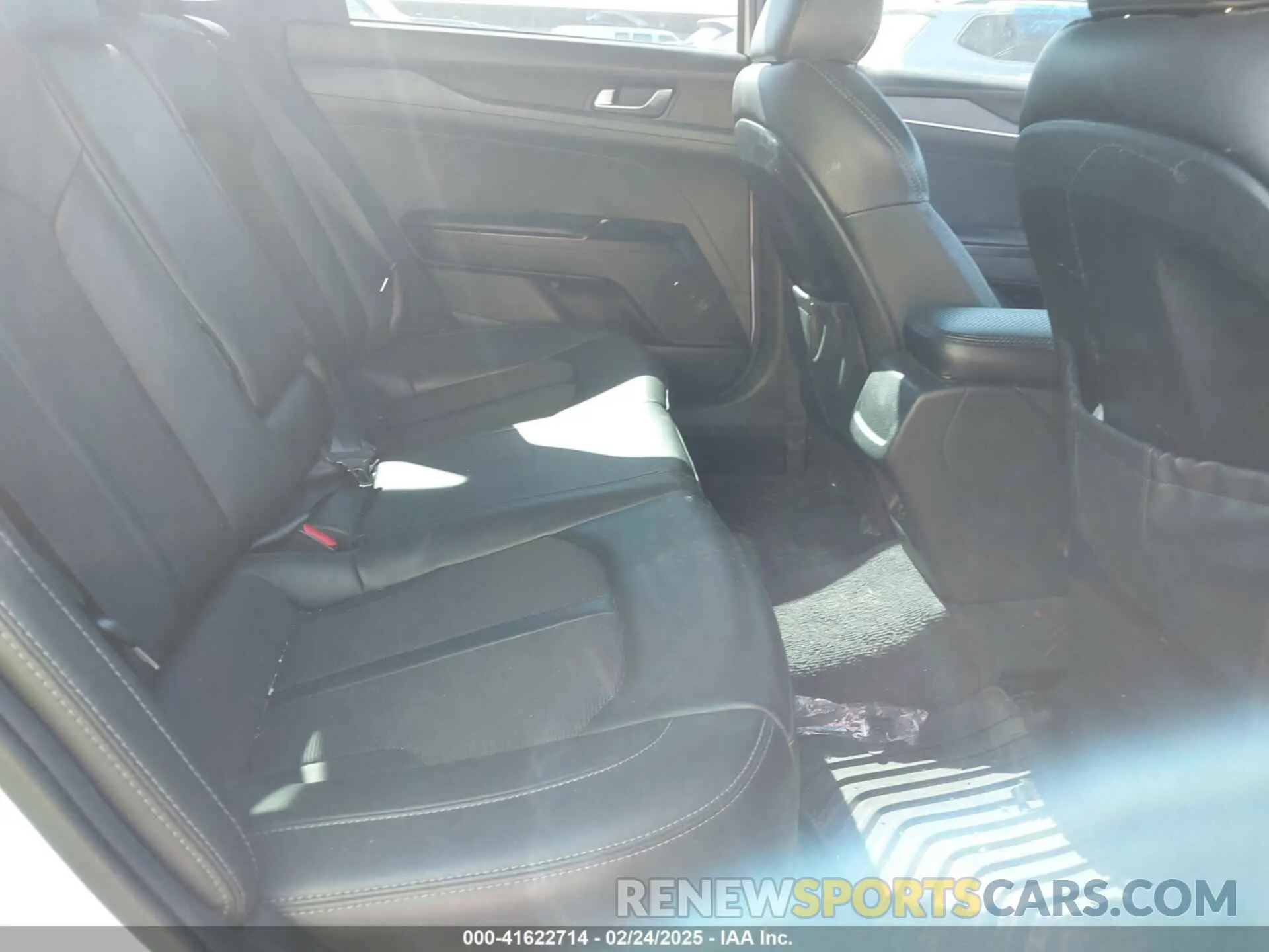 8 fotografías del automóvil dañado 5XXG64J23PG184492 KIA K5 2023