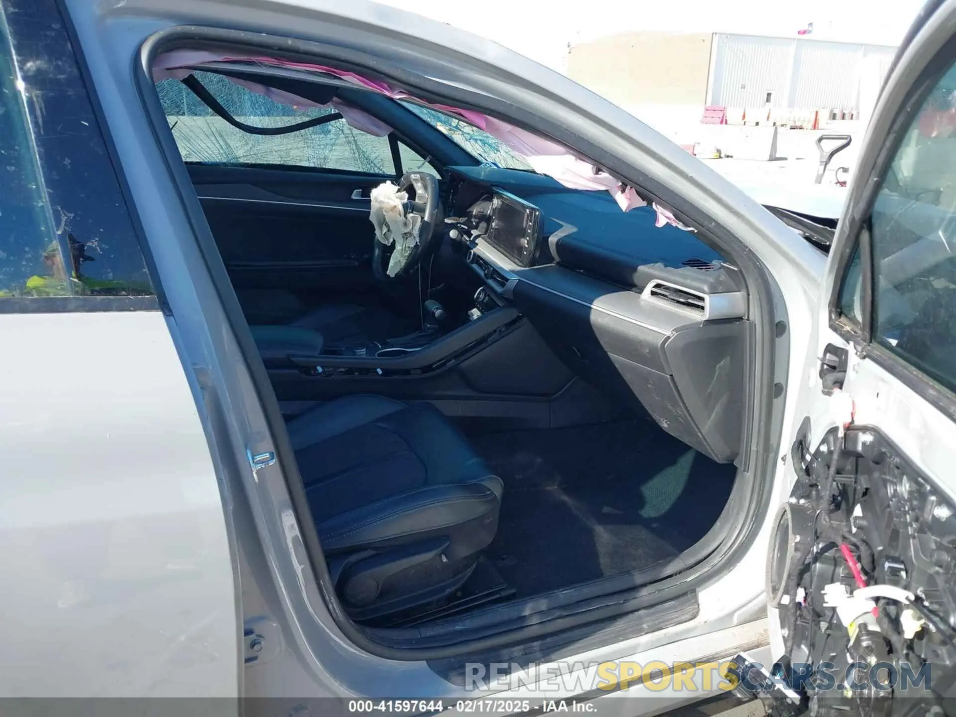 5 fotografías del automóvil dañado 5XXG64J24PG213210 KIA K5 2023
