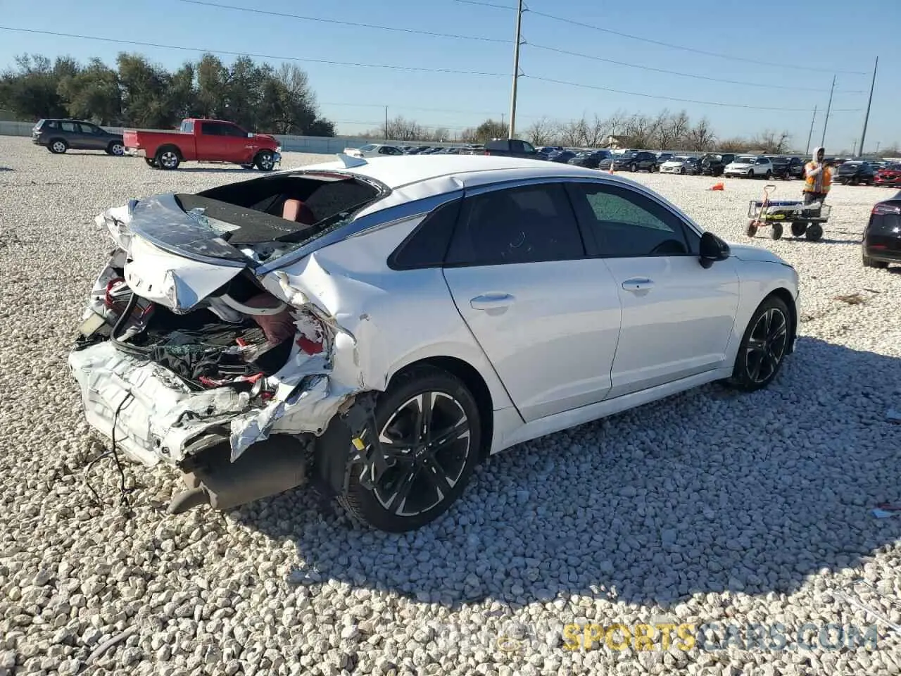 3 fotografías del automóvil dañado 5XXG64J25PG183246 KIA K5 2023