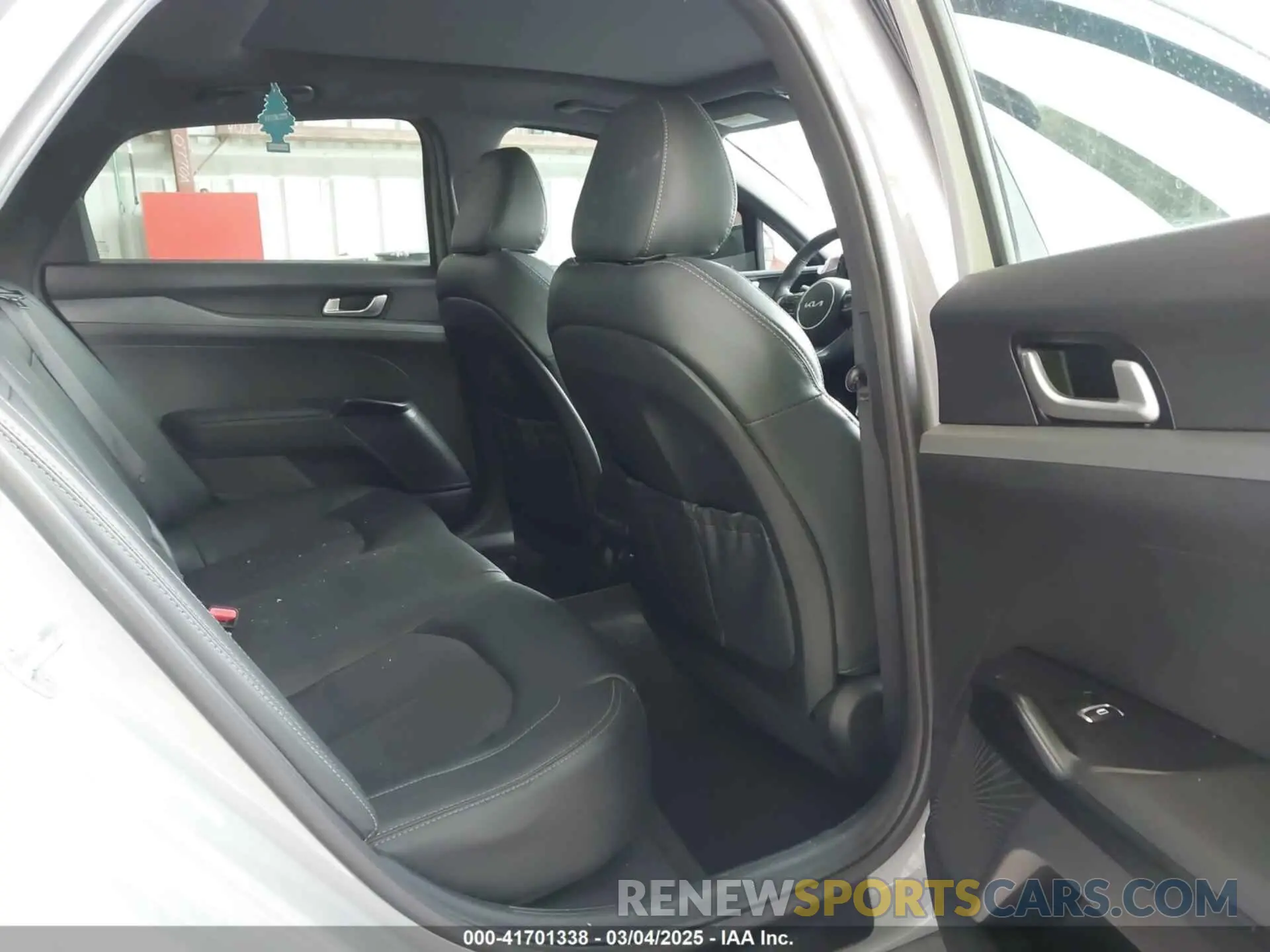 8 fotografías del automóvil dañado 5XXG64J25PG189452 KIA K5 2023