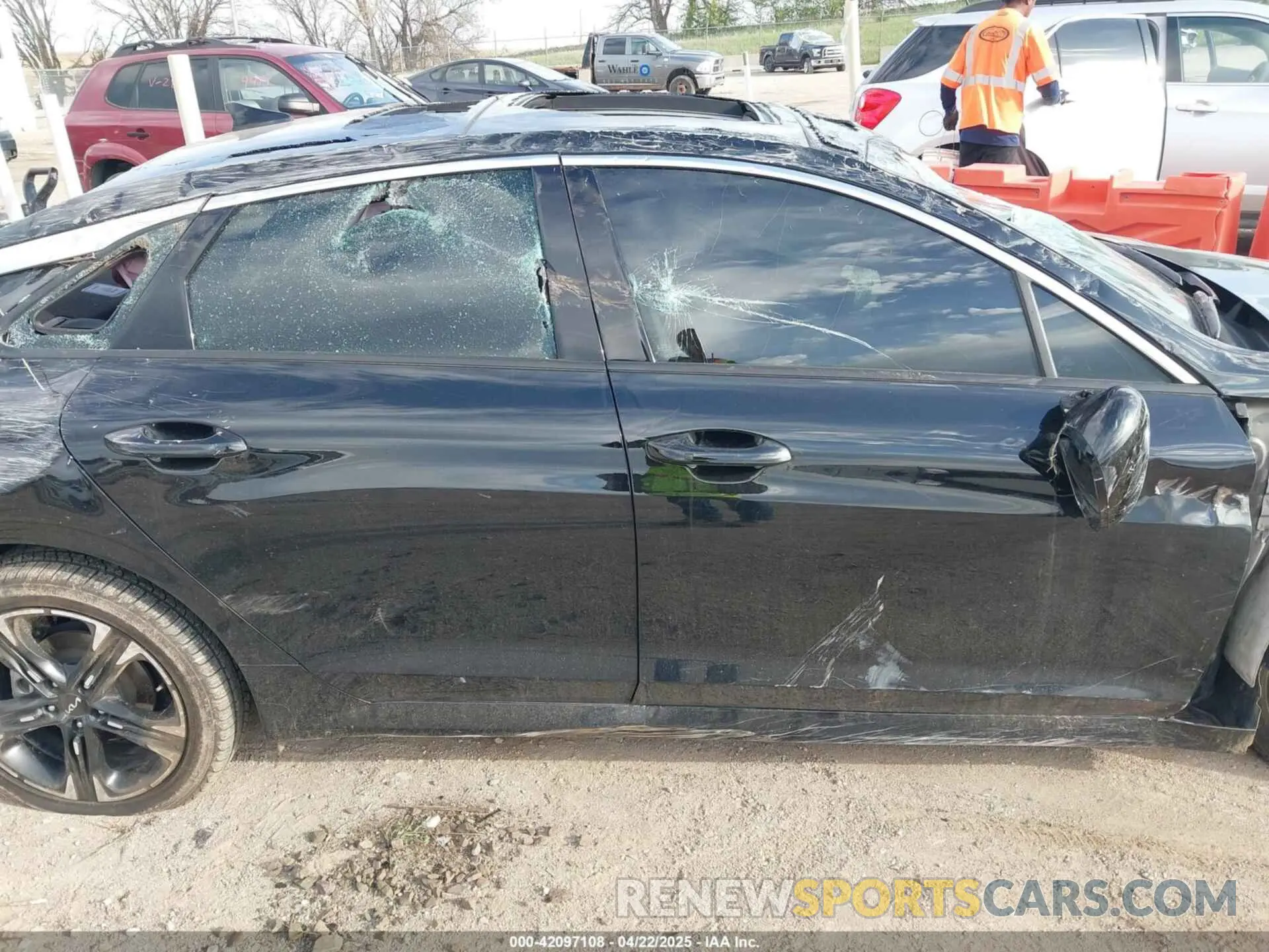 12 fotografías del automóvil dañado 5XXG64J25PG205939 KIA K5 2023