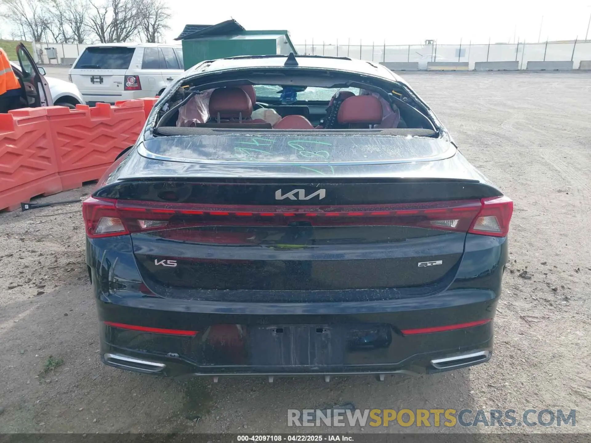 15 fotografías del automóvil dañado 5XXG64J25PG205939 KIA K5 2023