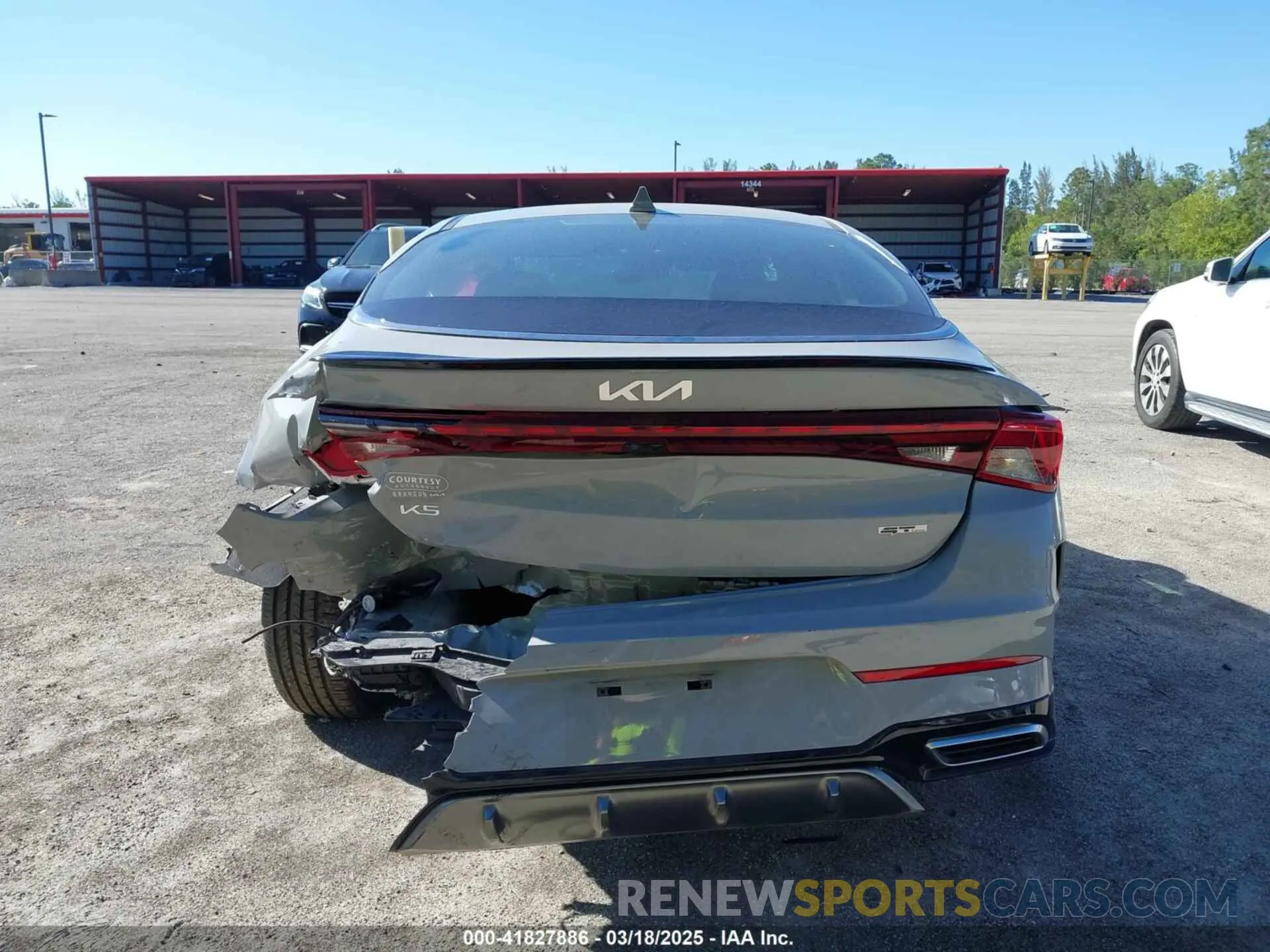 17 fotografías del automóvil dañado 5XXG64J25PG206492 KIA K5 2023