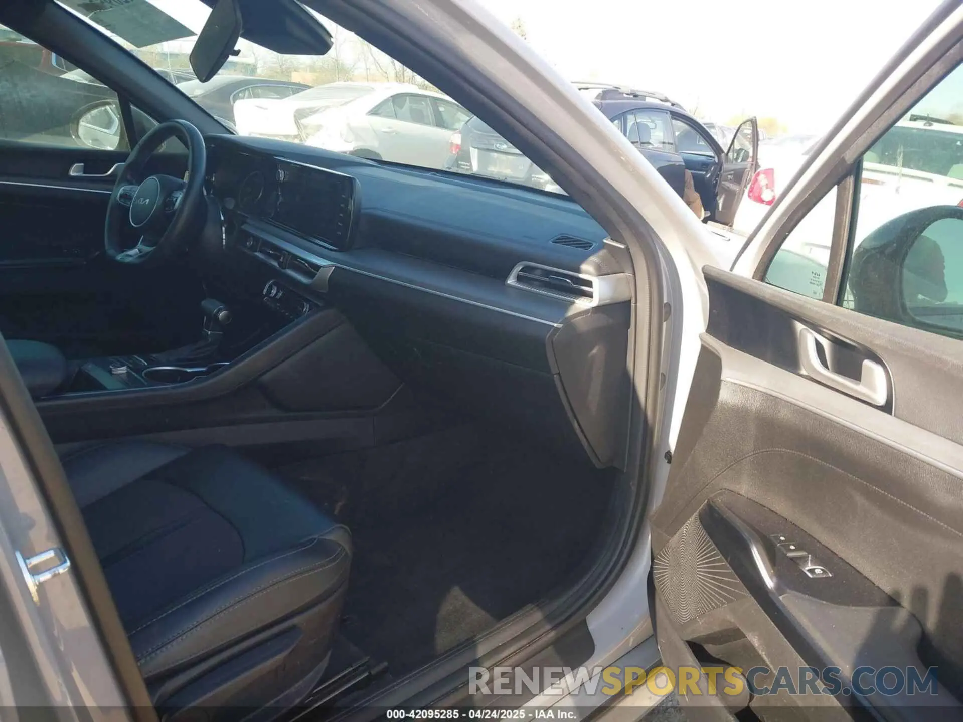 5 fotografías del automóvil dañado 5XXG64J26PG167671 KIA K5 2023