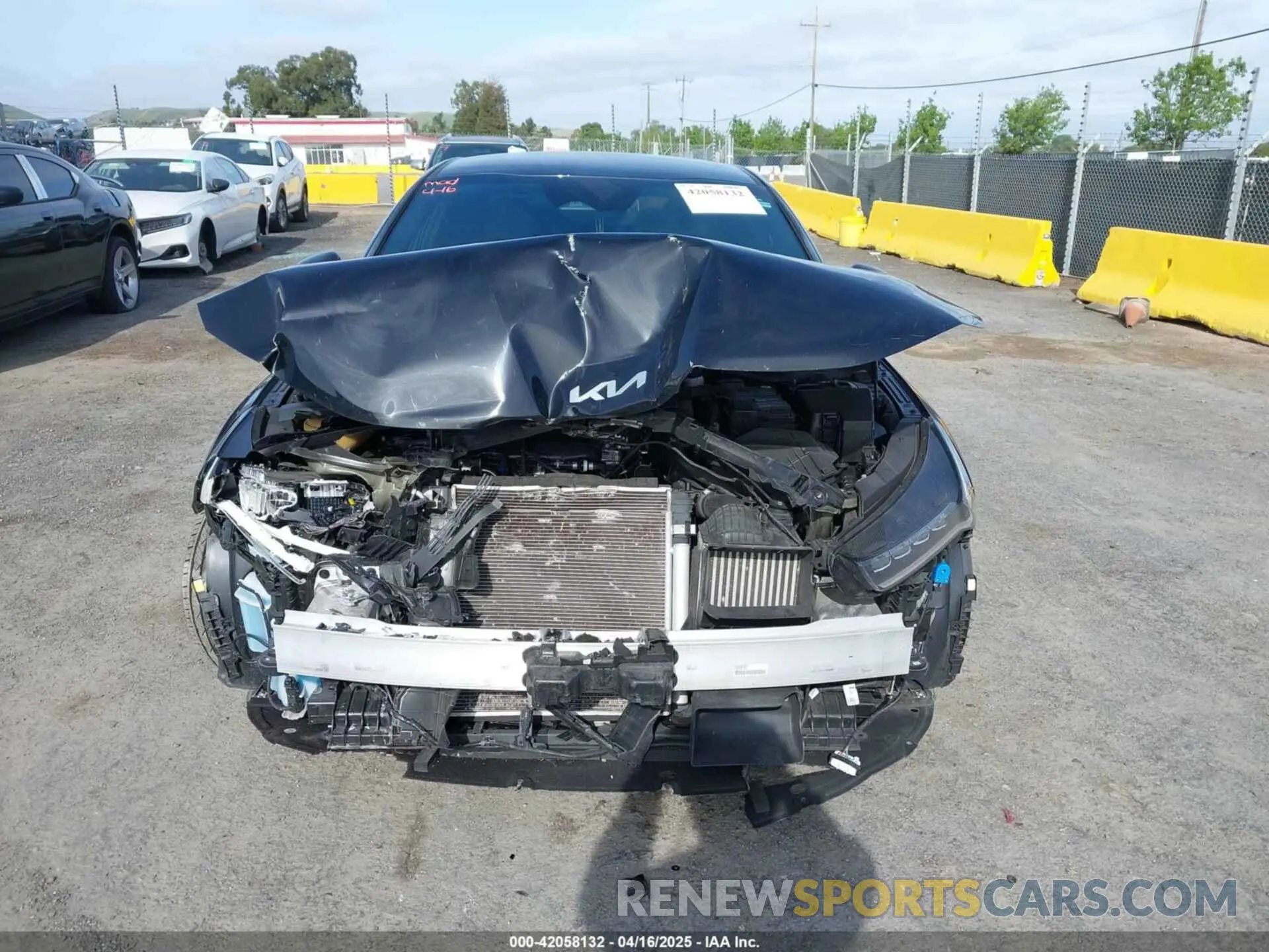 13 fotografías del automóvil dañado 5XXG64J26PG191145 KIA K5 2023