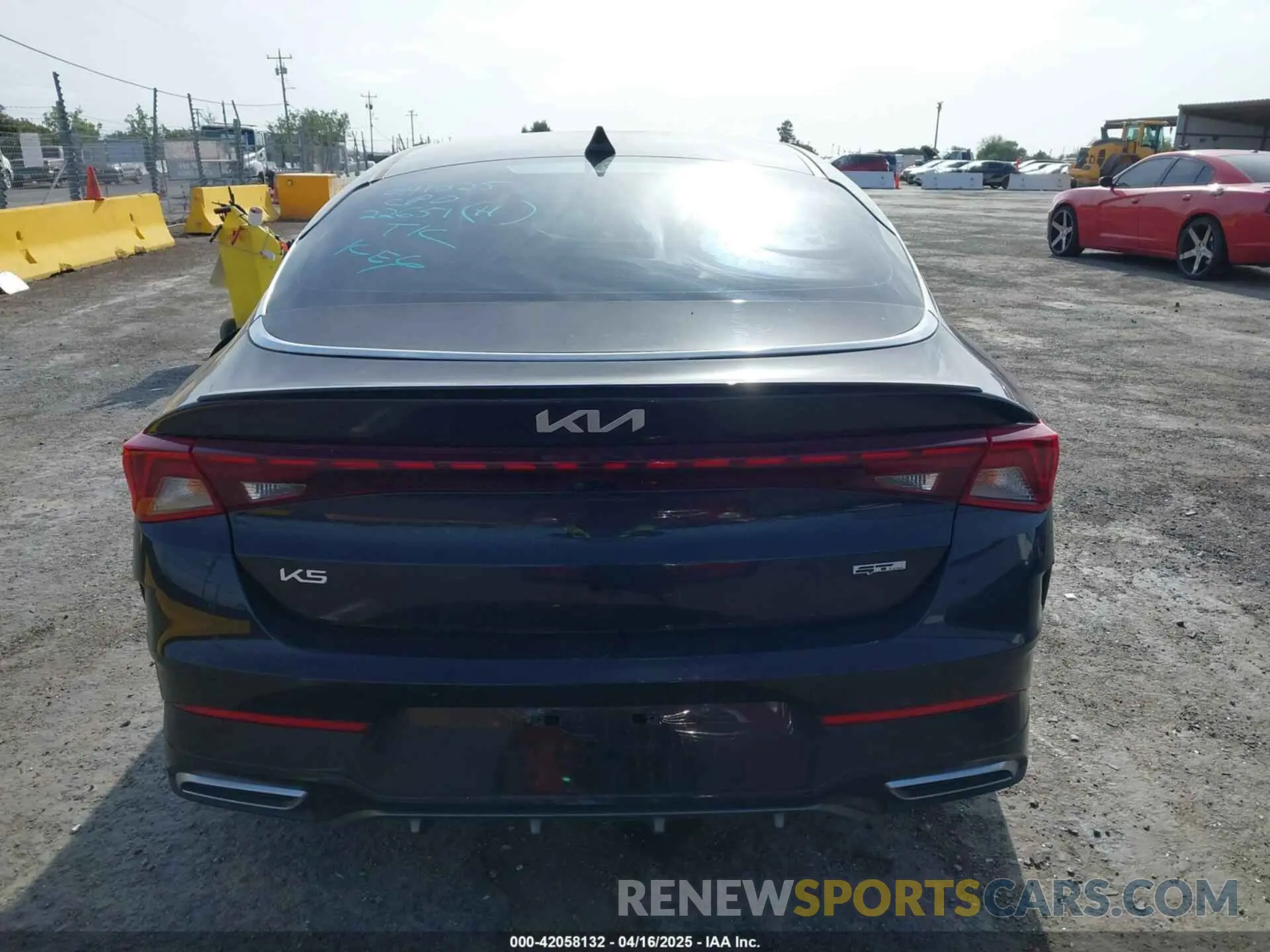 17 fotografías del automóvil dañado 5XXG64J26PG191145 KIA K5 2023