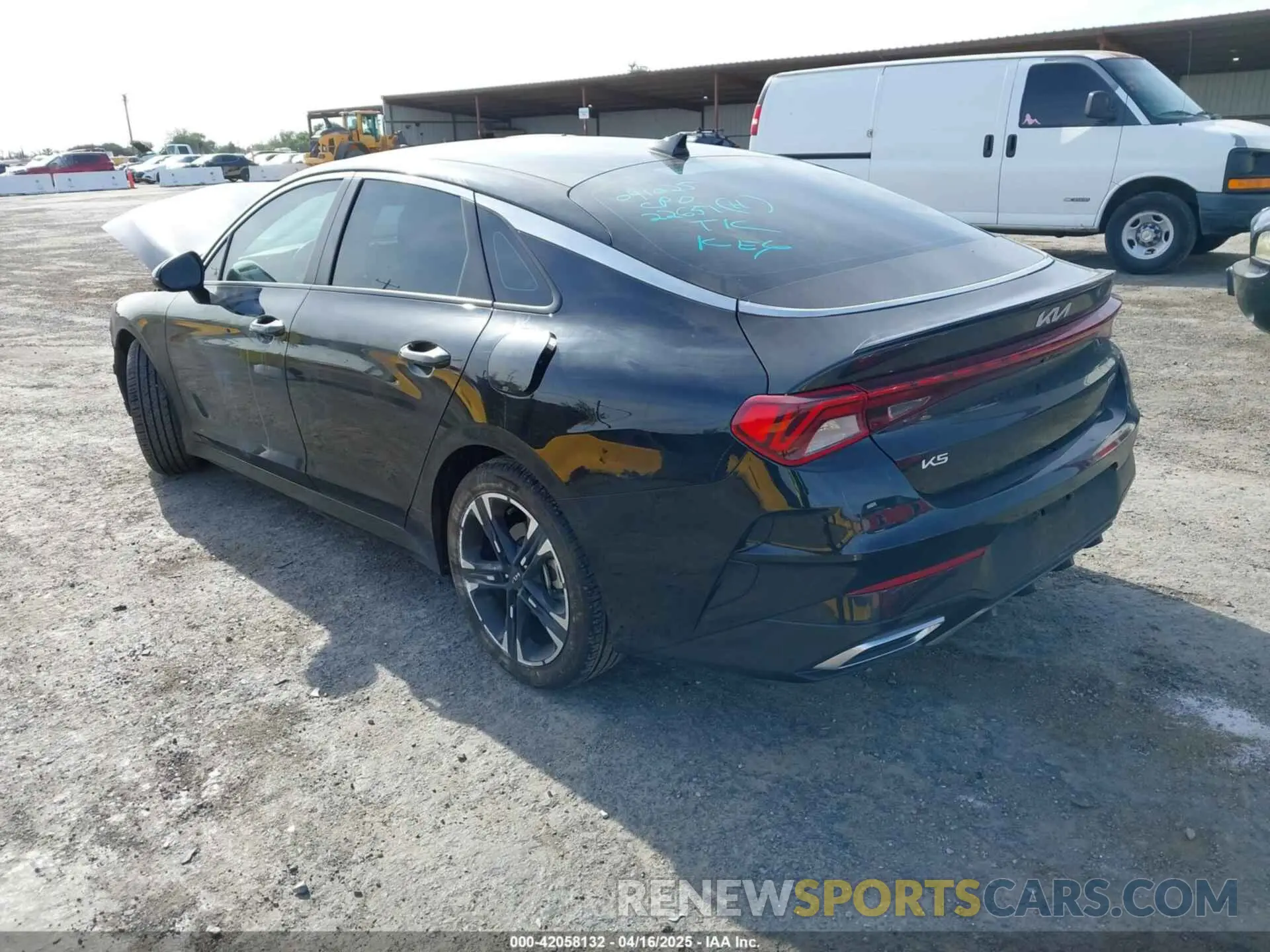 3 fotografías del automóvil dañado 5XXG64J26PG191145 KIA K5 2023