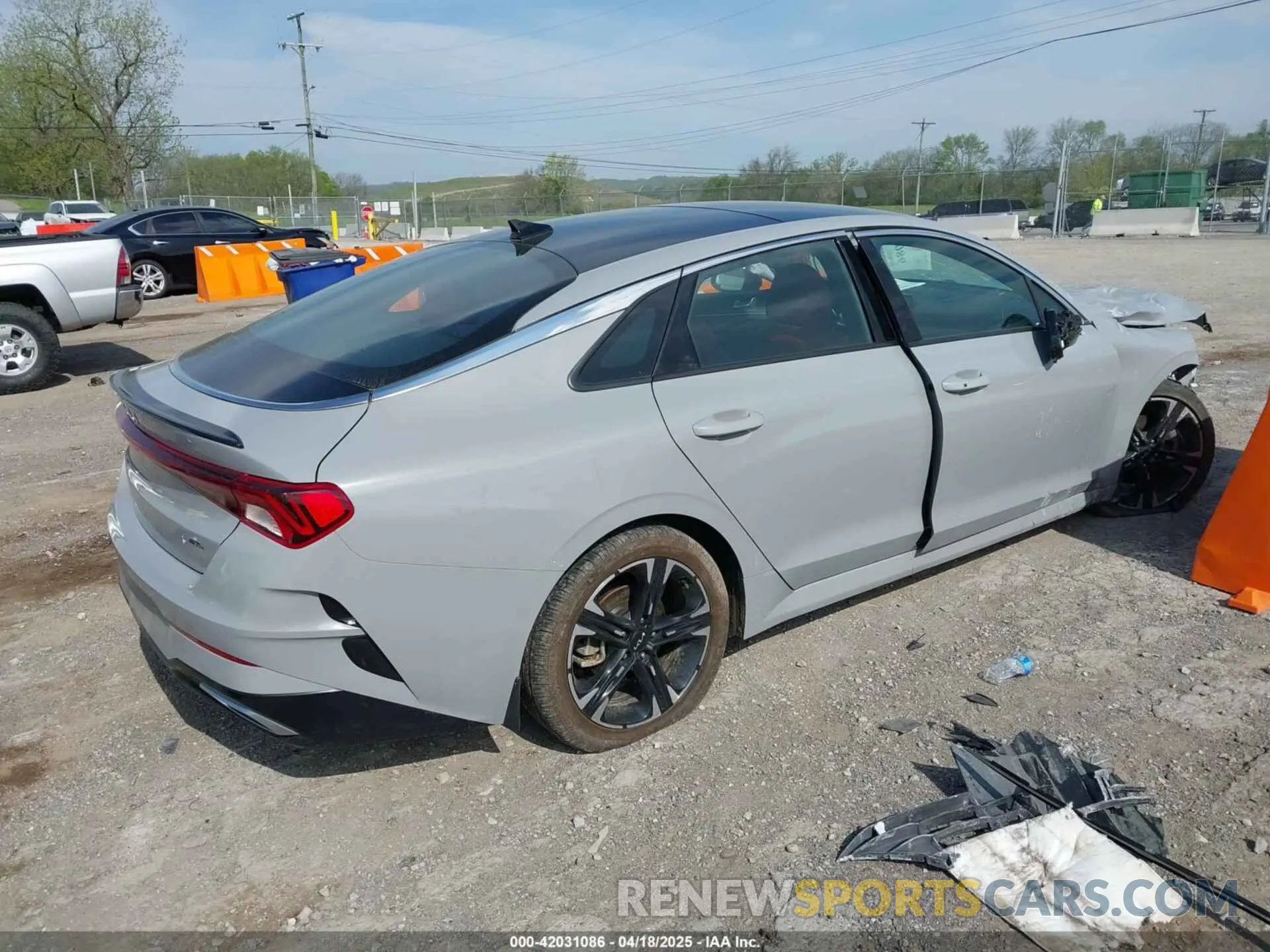 4 fotografías del automóvil dañado 5XXG64J26PG208610 KIA K5 2023