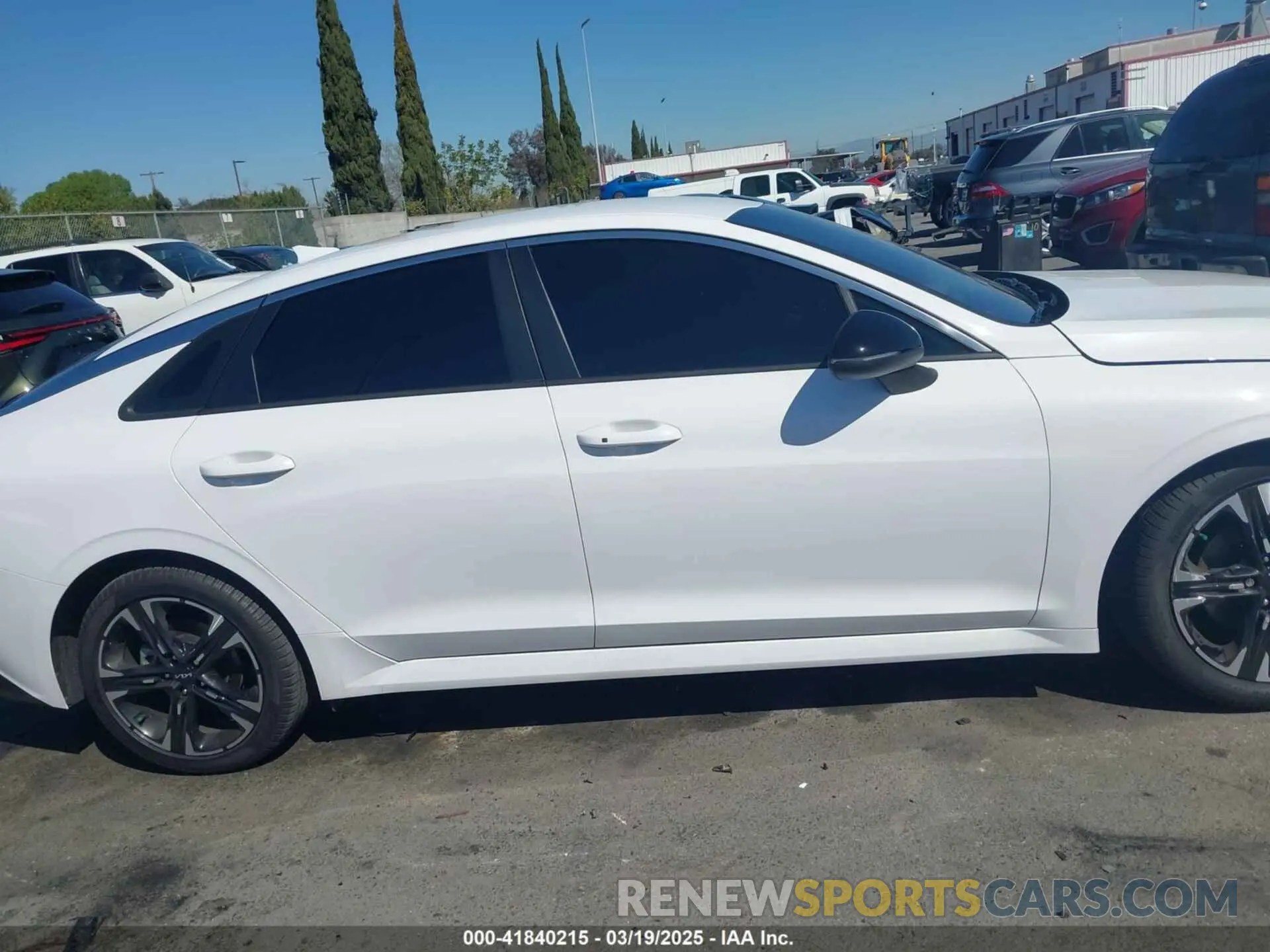 13 fotografías del automóvil dañado 5XXG64J27PG178436 KIA K5 2023