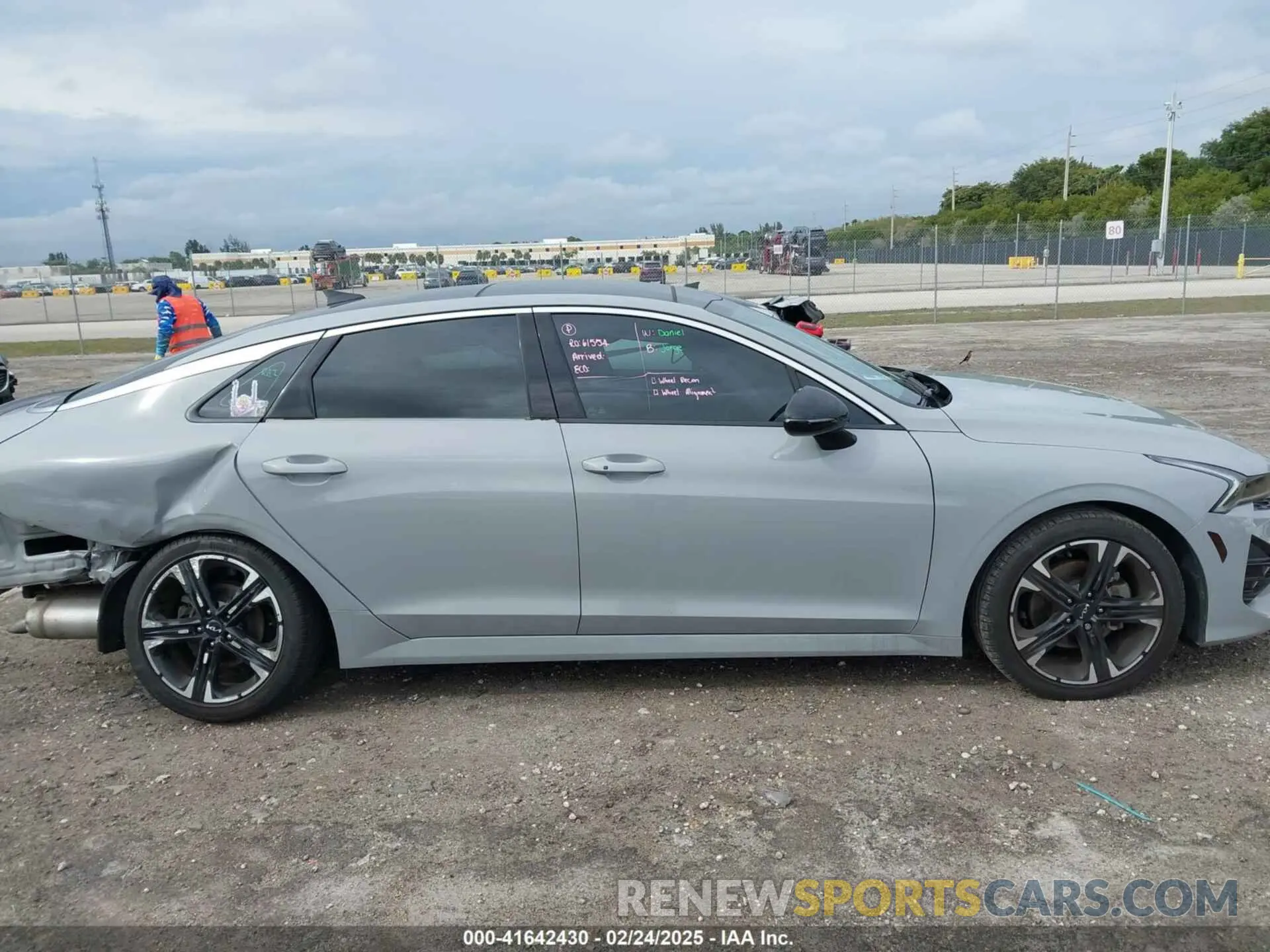 14 fotografías del automóvil dañado 5XXG64J28PG182642 KIA K5 2023