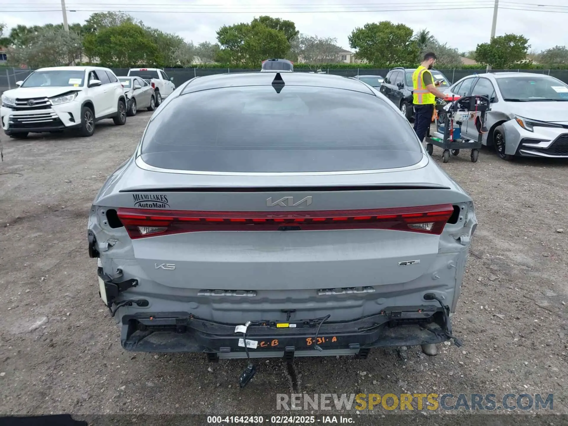 17 fotografías del automóvil dañado 5XXG64J28PG182642 KIA K5 2023