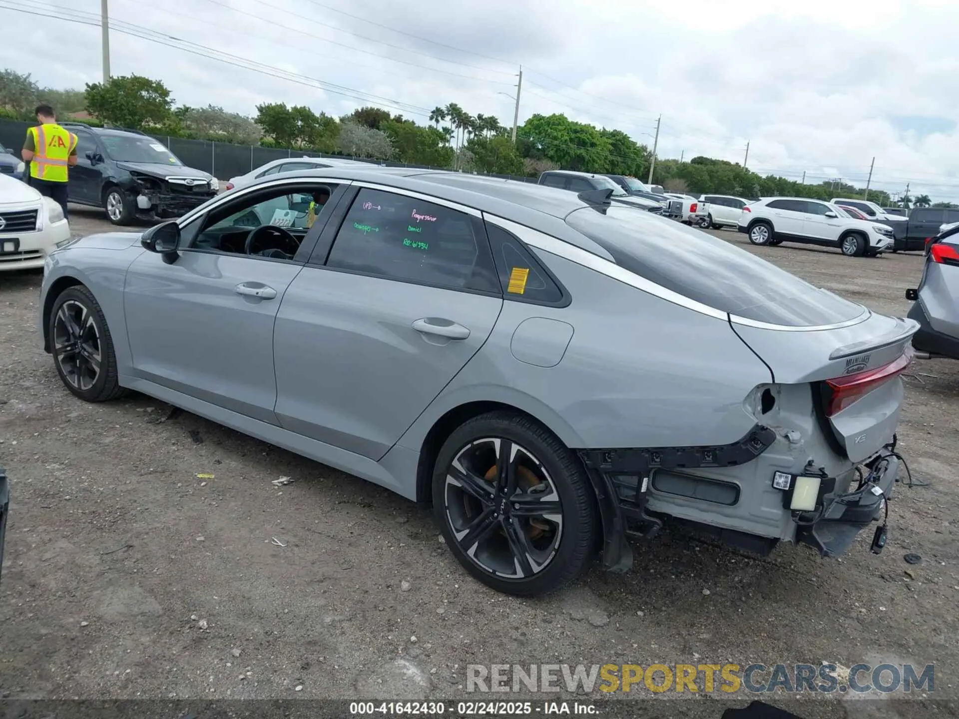 3 fotografías del automóvil dañado 5XXG64J28PG182642 KIA K5 2023