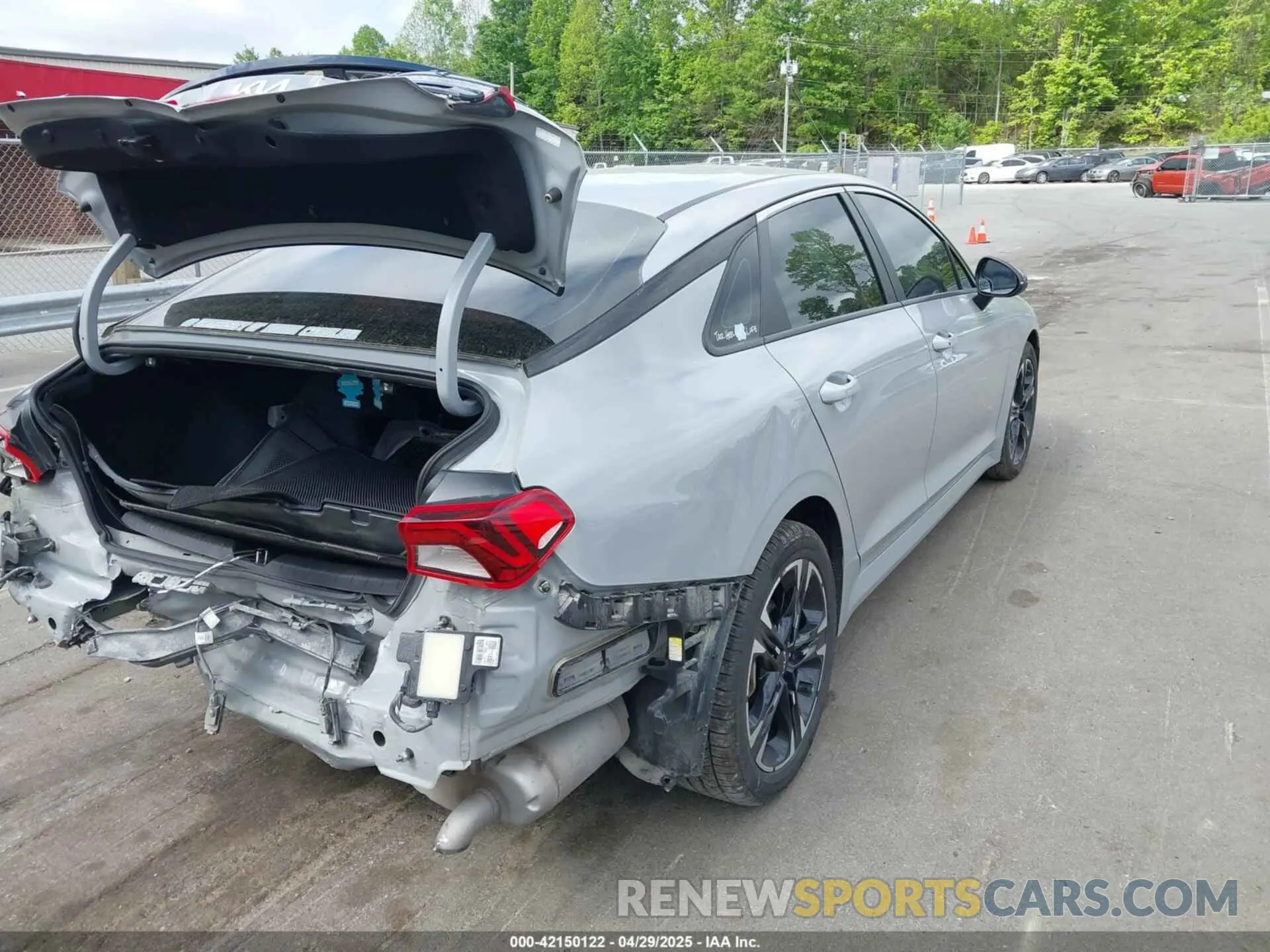 4 fotografías del automóvil dañado 5XXG64J29PG214286 KIA K5 2023
