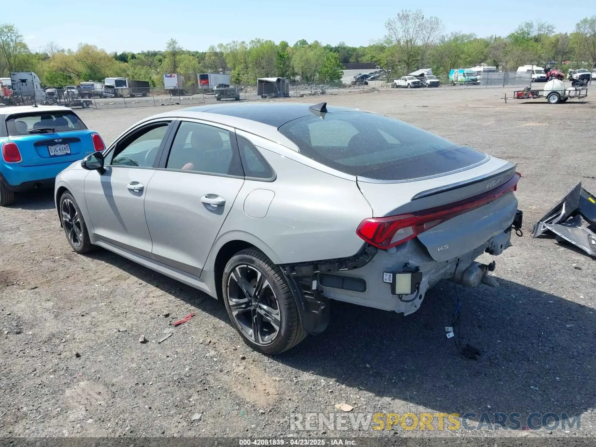 3 fotografías del automóvil dañado 5XXG64J2XPG203507 KIA K5 2023