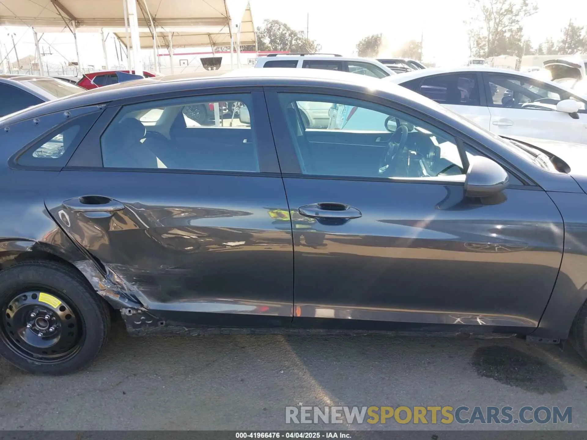 14 fotografías del automóvil dañado 5XXG14J21RG242908 KIA K5 2024