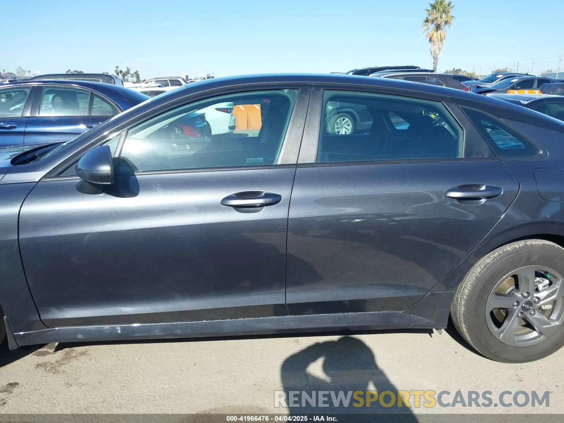 15 fotografías del automóvil dañado 5XXG14J21RG242908 KIA K5 2024