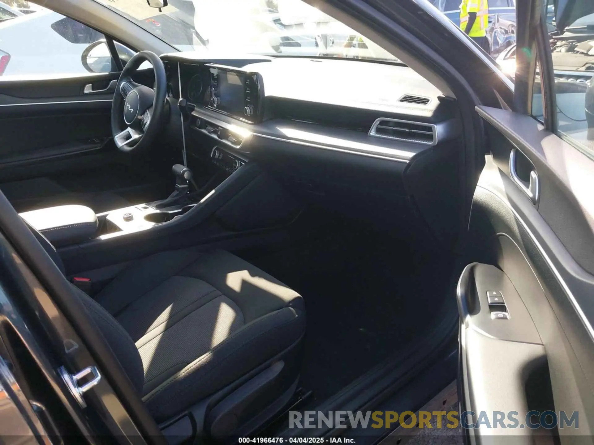 5 fotografías del automóvil dañado 5XXG14J21RG242908 KIA K5 2024