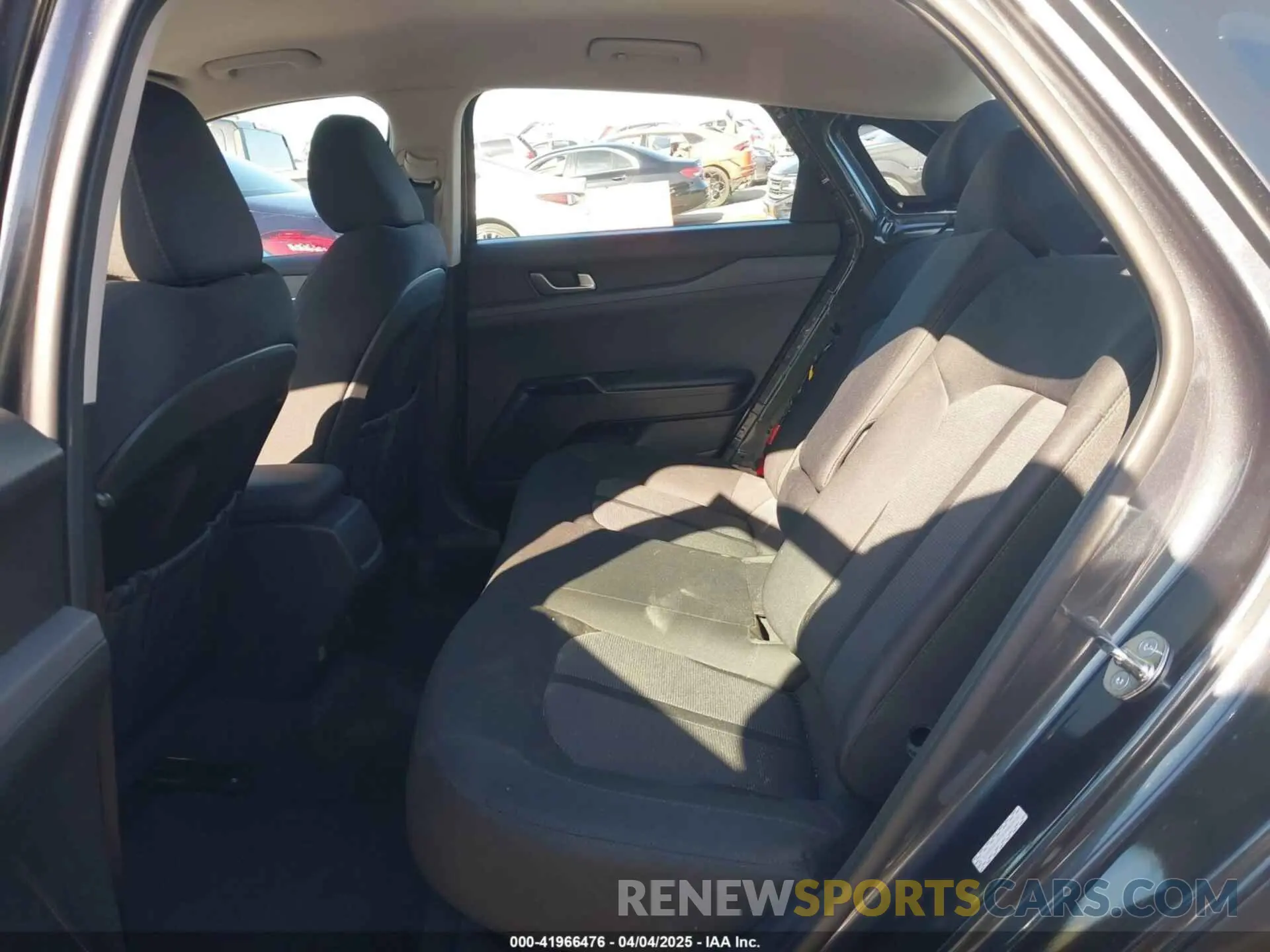 8 fotografías del automóvil dañado 5XXG14J21RG242908 KIA K5 2024