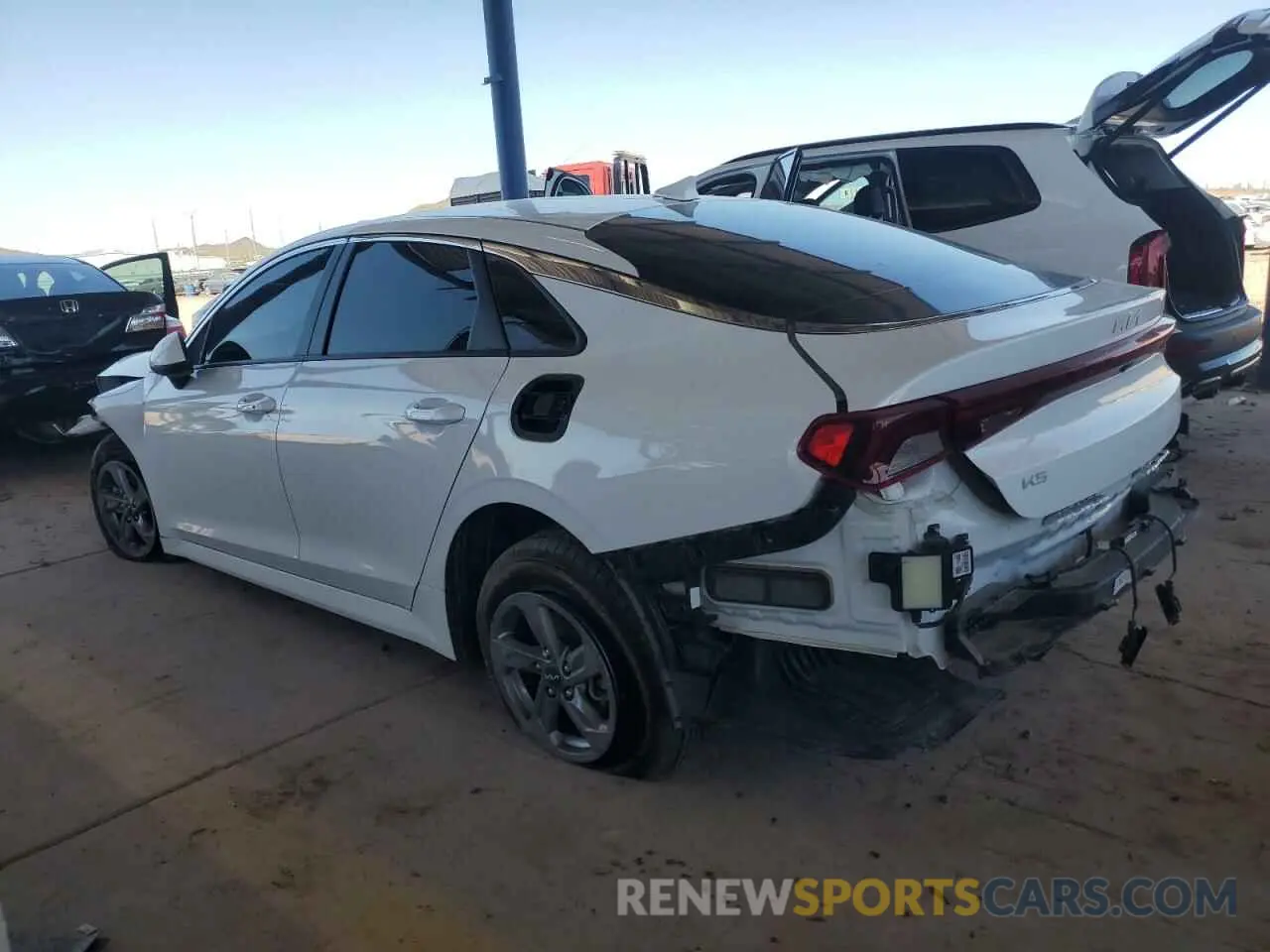 2 fotografías del automóvil dañado 5XXG14J26RG233024 KIA K5 2024