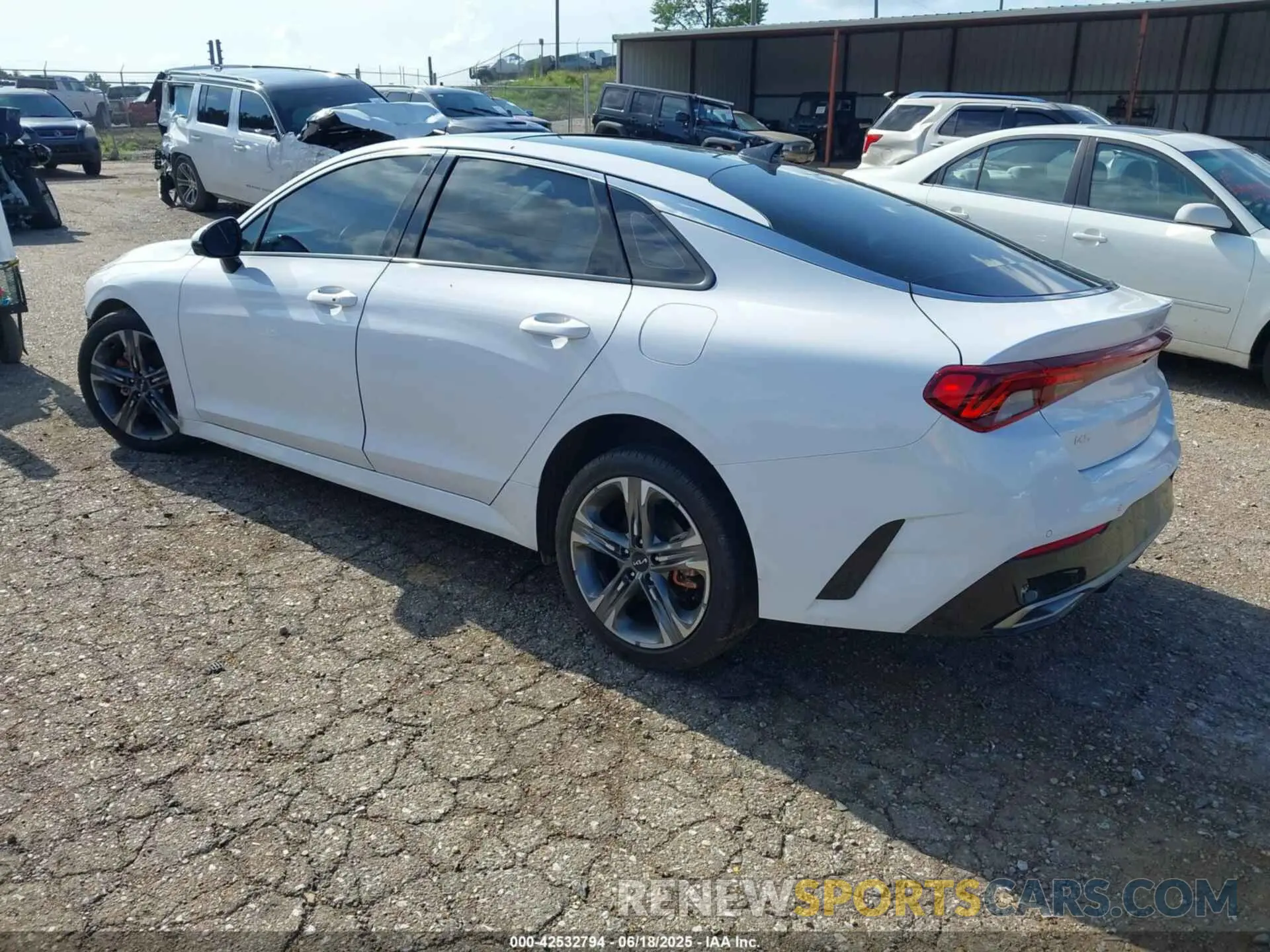 3 fotografías del automóvil dañado 5XXG34J25RG229752 KIA K5 2024