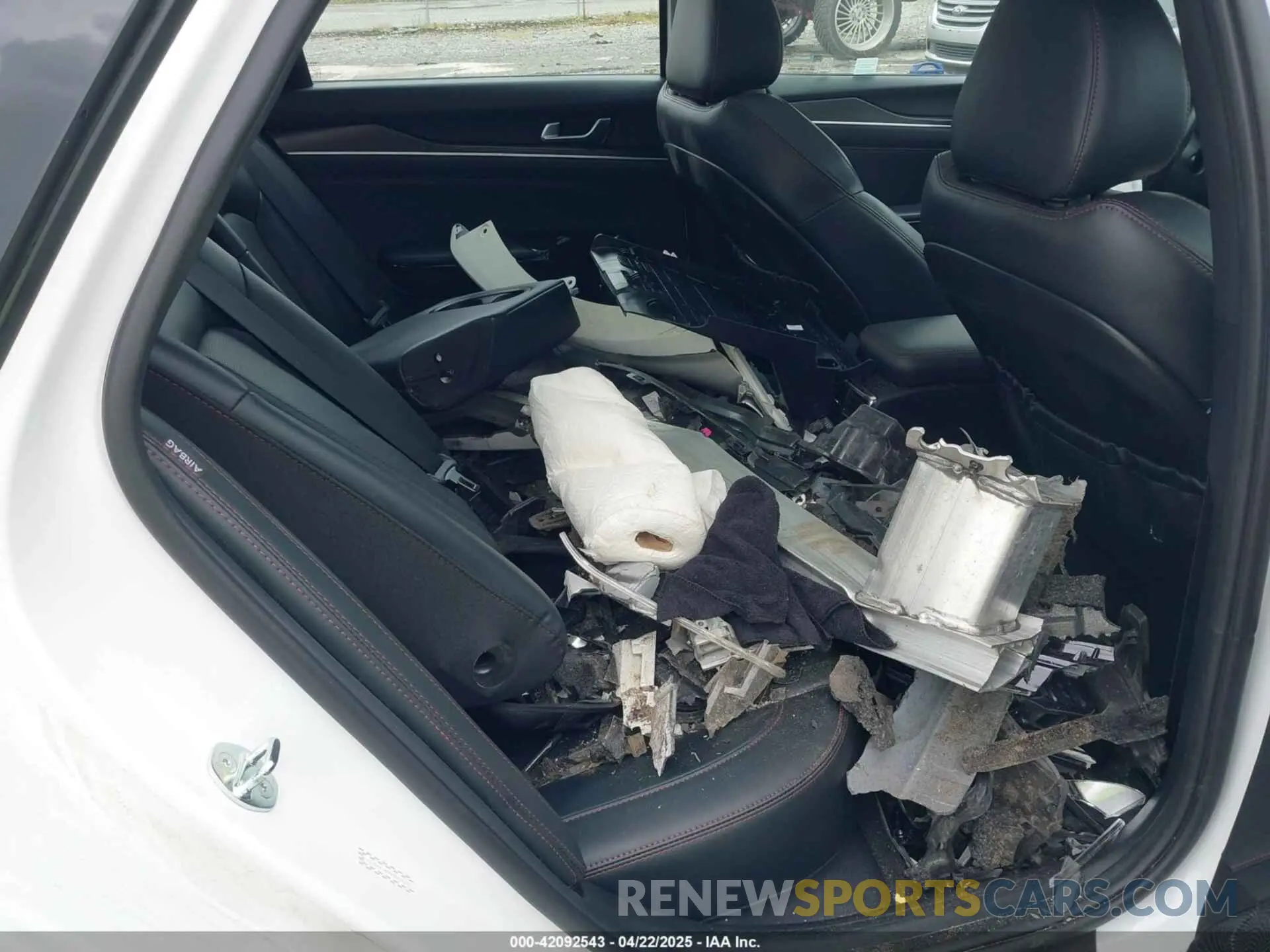 8 fotografías del automóvil dañado 5XXG44J89RG249052 KIA K5 2024