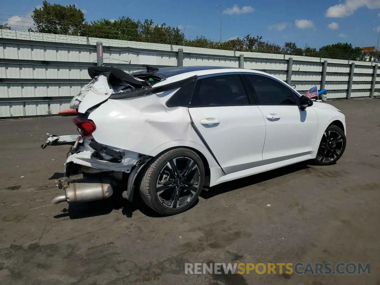 3 fotografías del automóvil dañado 5XXG64J21RG252078 KIA K5 2024