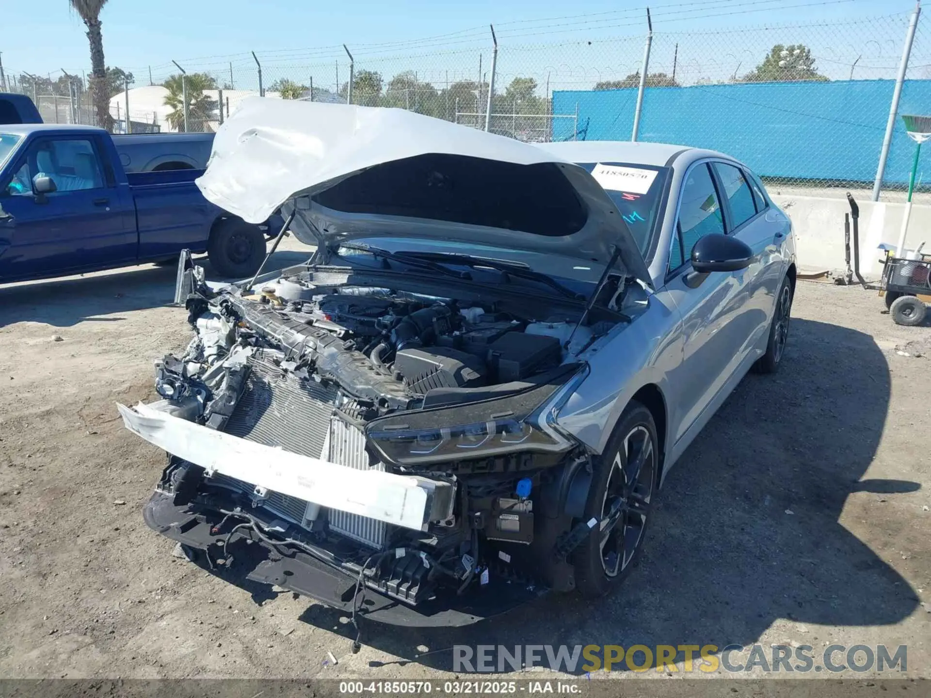 2 fotografías del automóvil dañado 5XXG64J22RG231143 KIA K5 2024