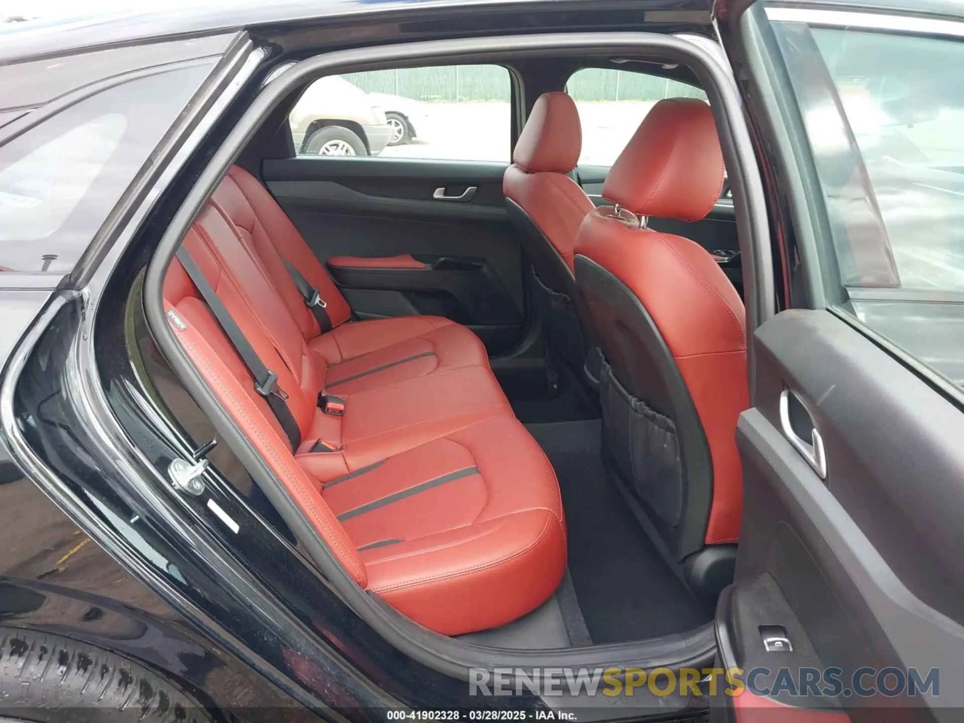 8 fotografías del automóvil dañado 5XXG64J22RG265289 KIA K5 2024