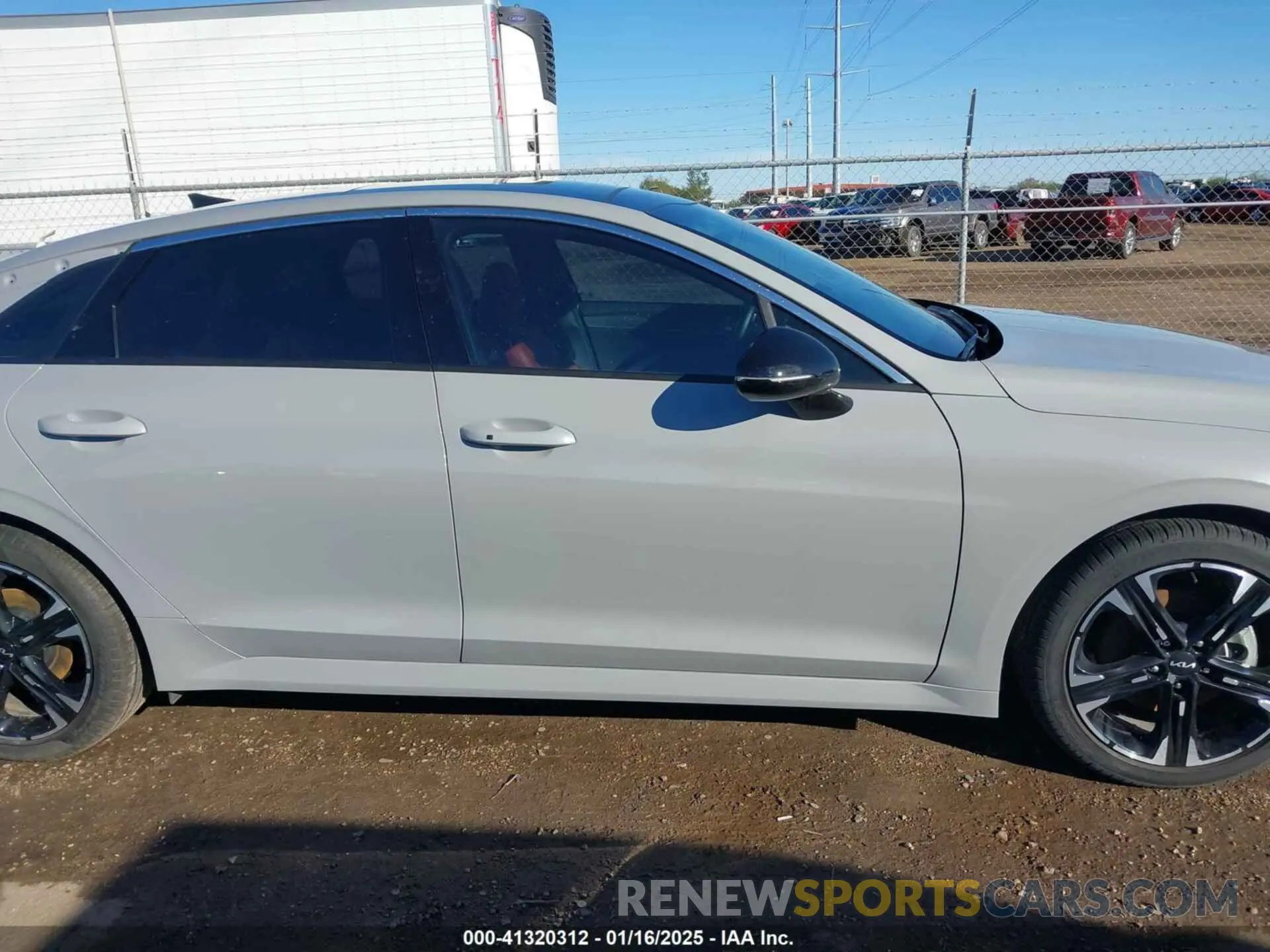 14 fotografías del automóvil dañado 5XXG64J23RG262935 KIA K5 2024