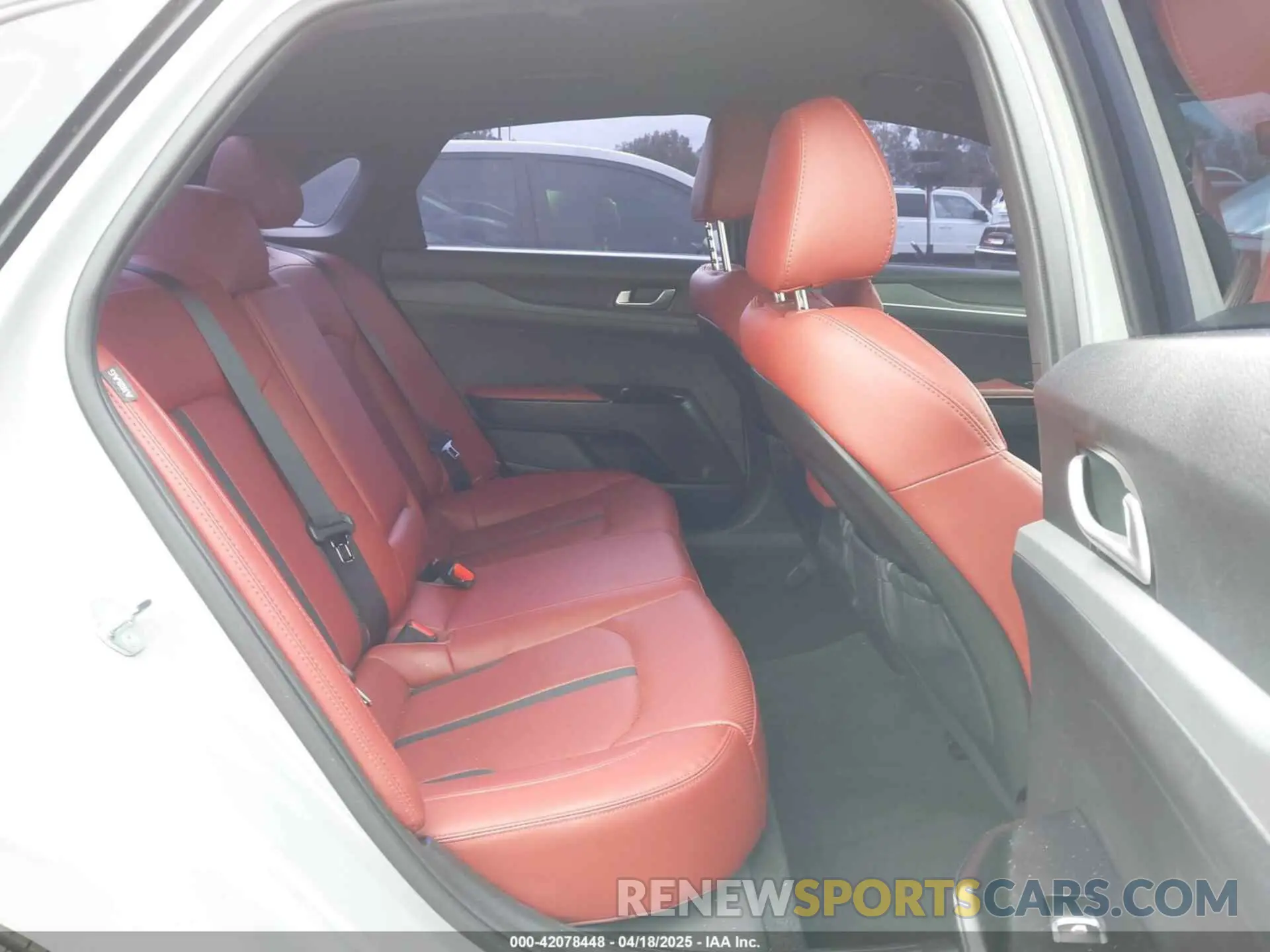 8 fotografías del automóvil dañado 5XXG64J24RG252589 KIA K5 2024