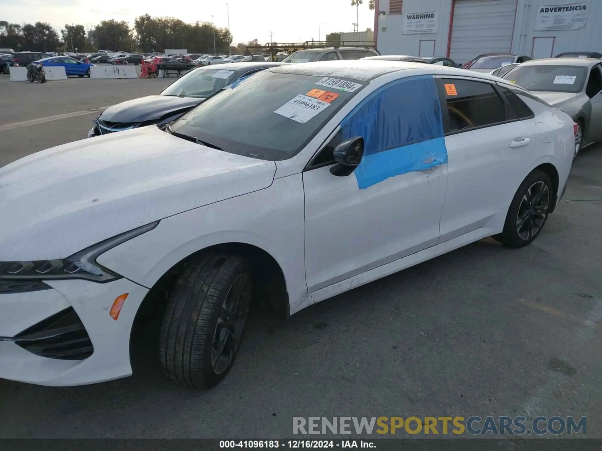 2 fotografías del automóvil dañado 5XXG64J25RG263732 KIA K5 2024