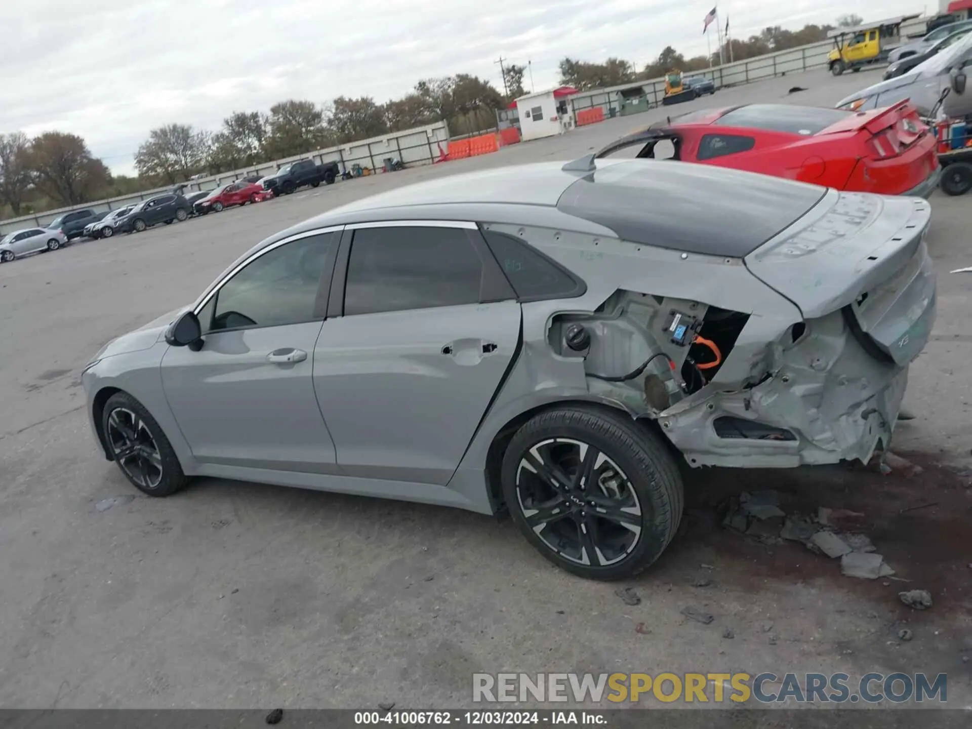 15 fotografías del automóvil dañado 5XXG64J26RG241125 KIA K5 2024