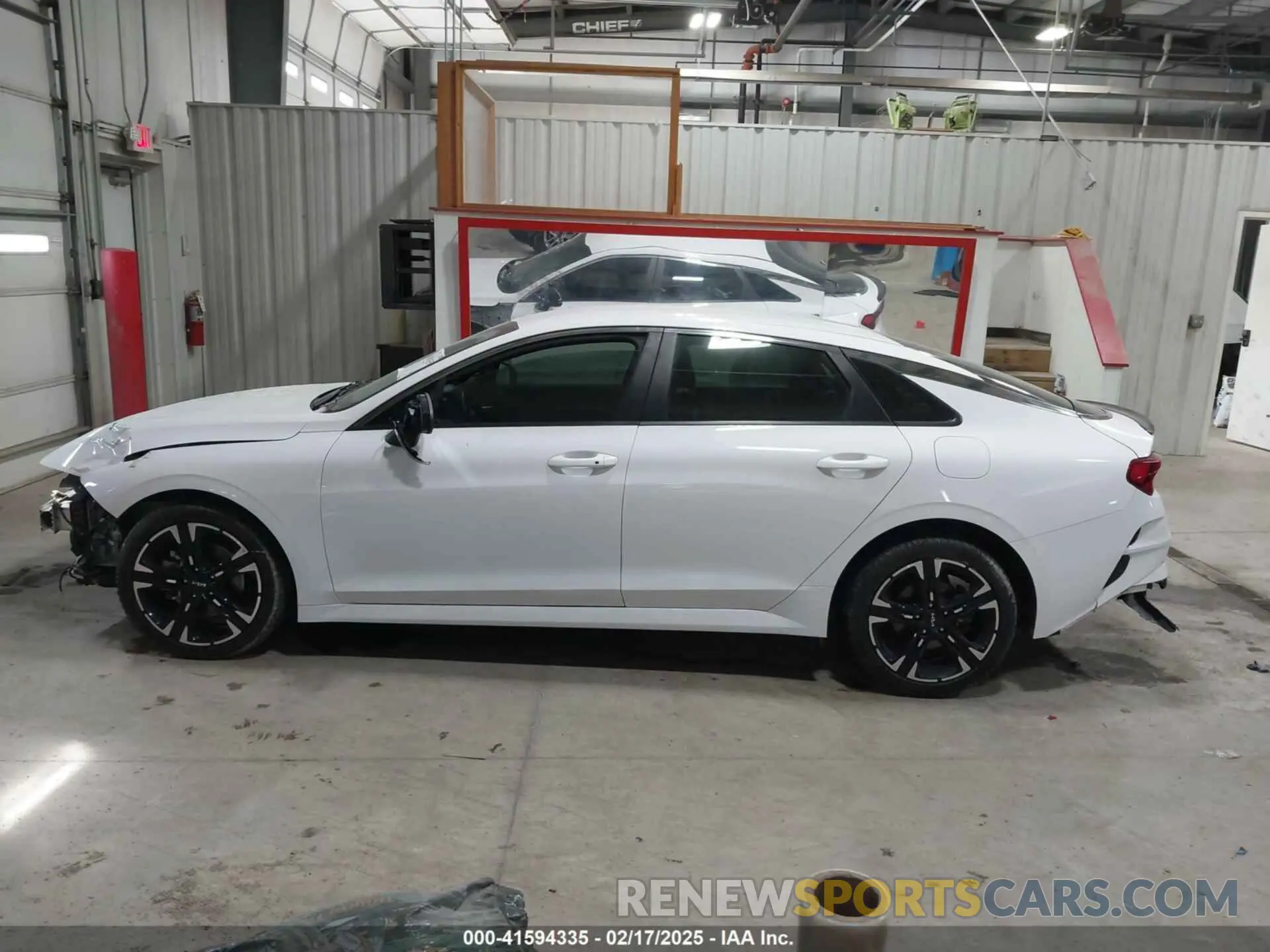 15 fotografías del automóvil dañado 5XXG64J2XRG239684 KIA K5 2024