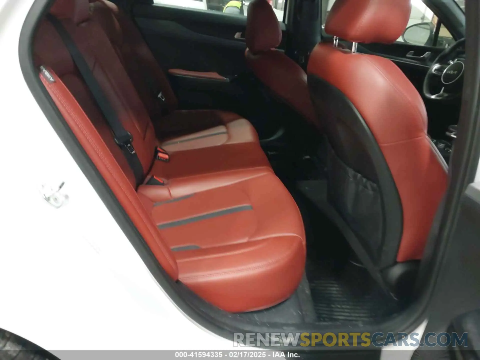 8 fotografías del automóvil dañado 5XXG64J2XRG239684 KIA K5 2024