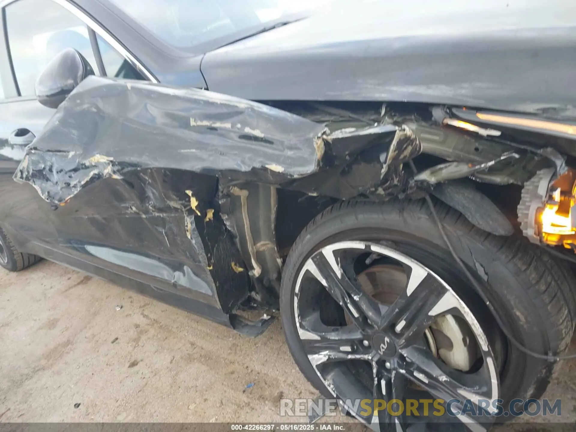 20 fotografías del automóvil dañado 5XXG64J2XRG247526 KIA K5 2024