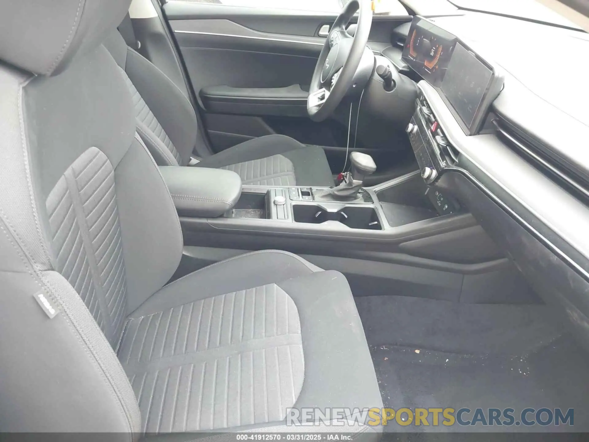 5 fotografías del automóvil dañado KNAG24J72S5275769 KIA K5 2025