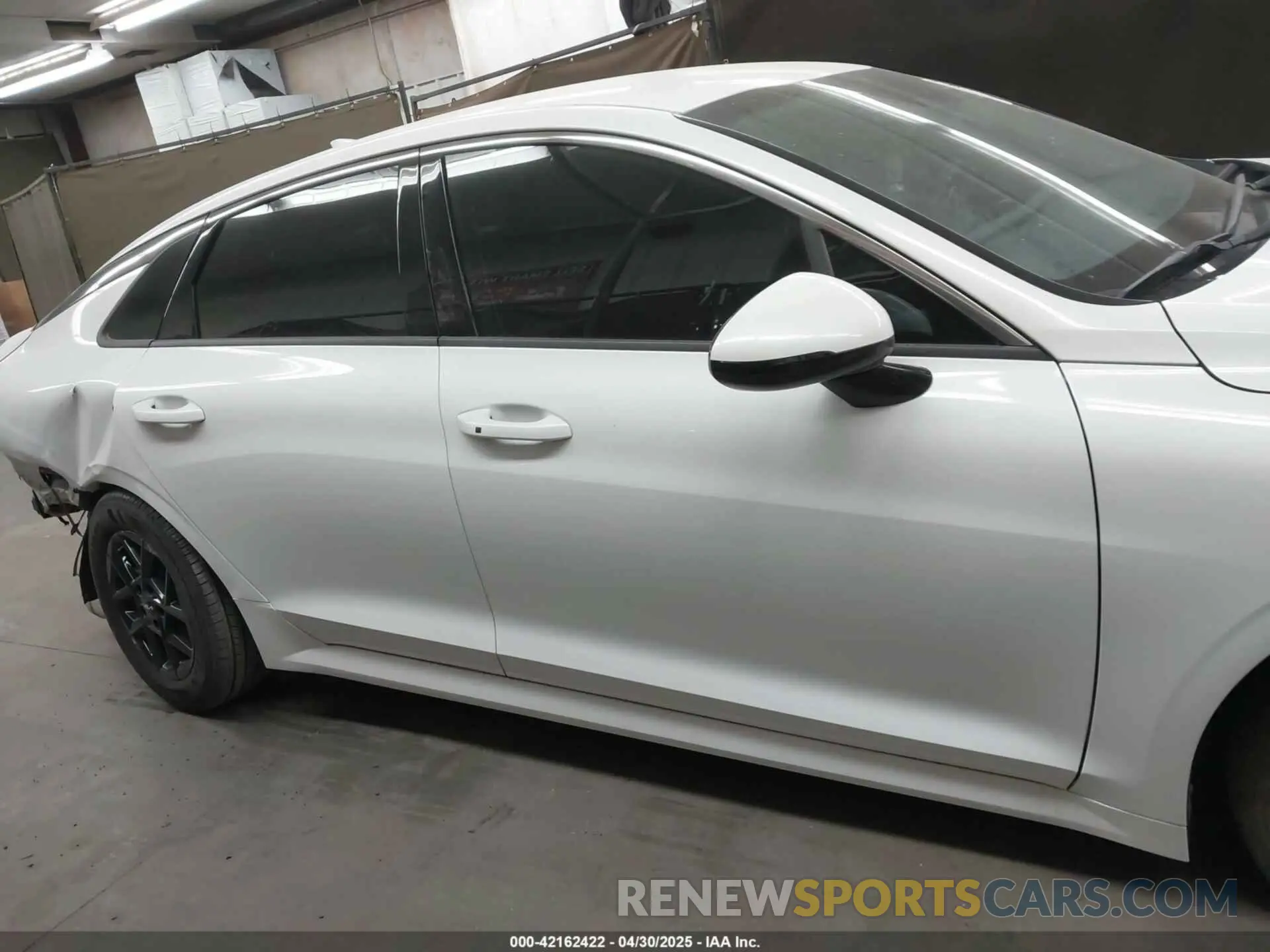 14 fotografías del automóvil dañado KNAG24J72S5284973 KIA K5 2025
