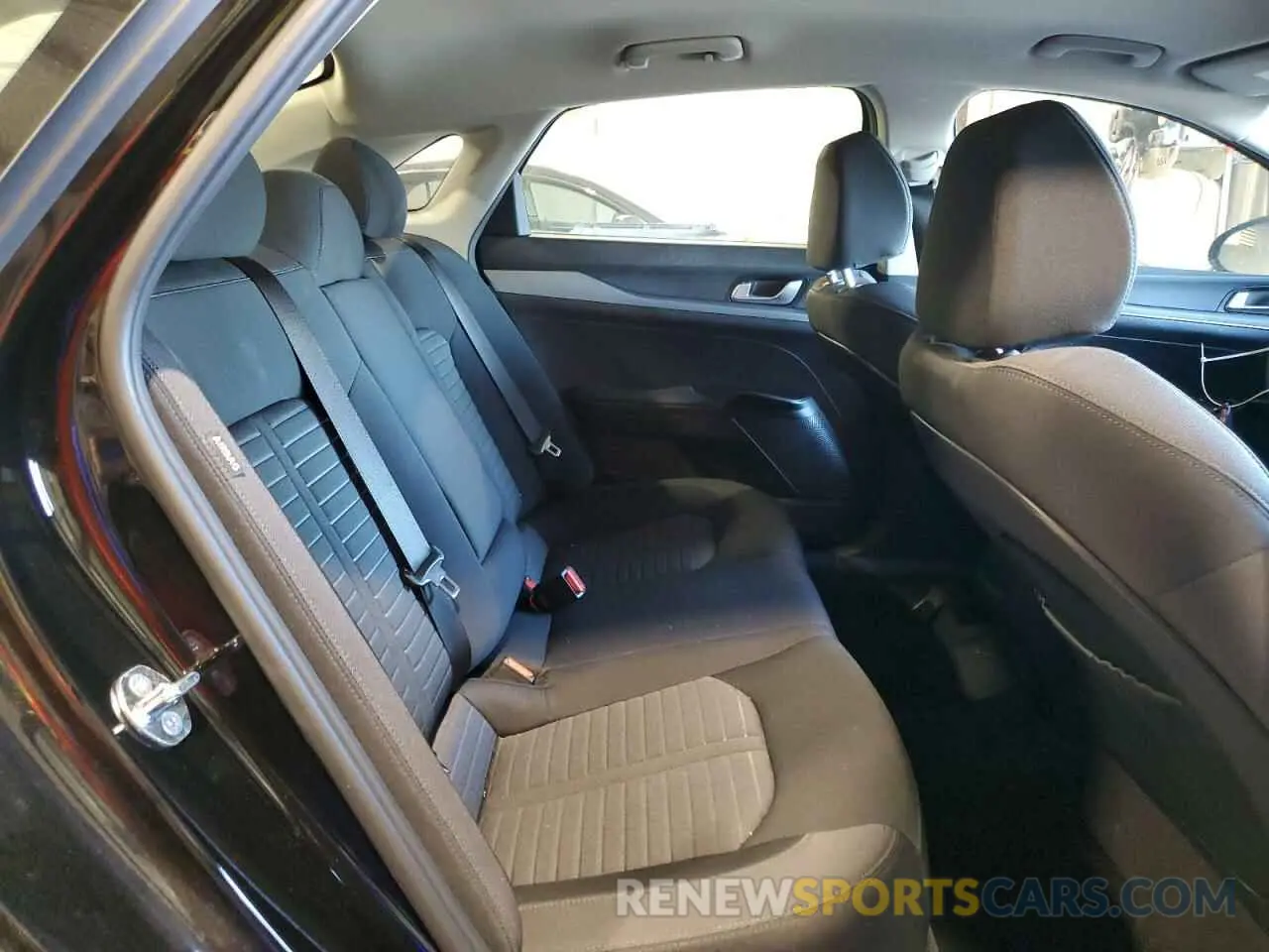 11 fotografías del automóvil dañado KNAG24J72S5305854 KIA K5 2025