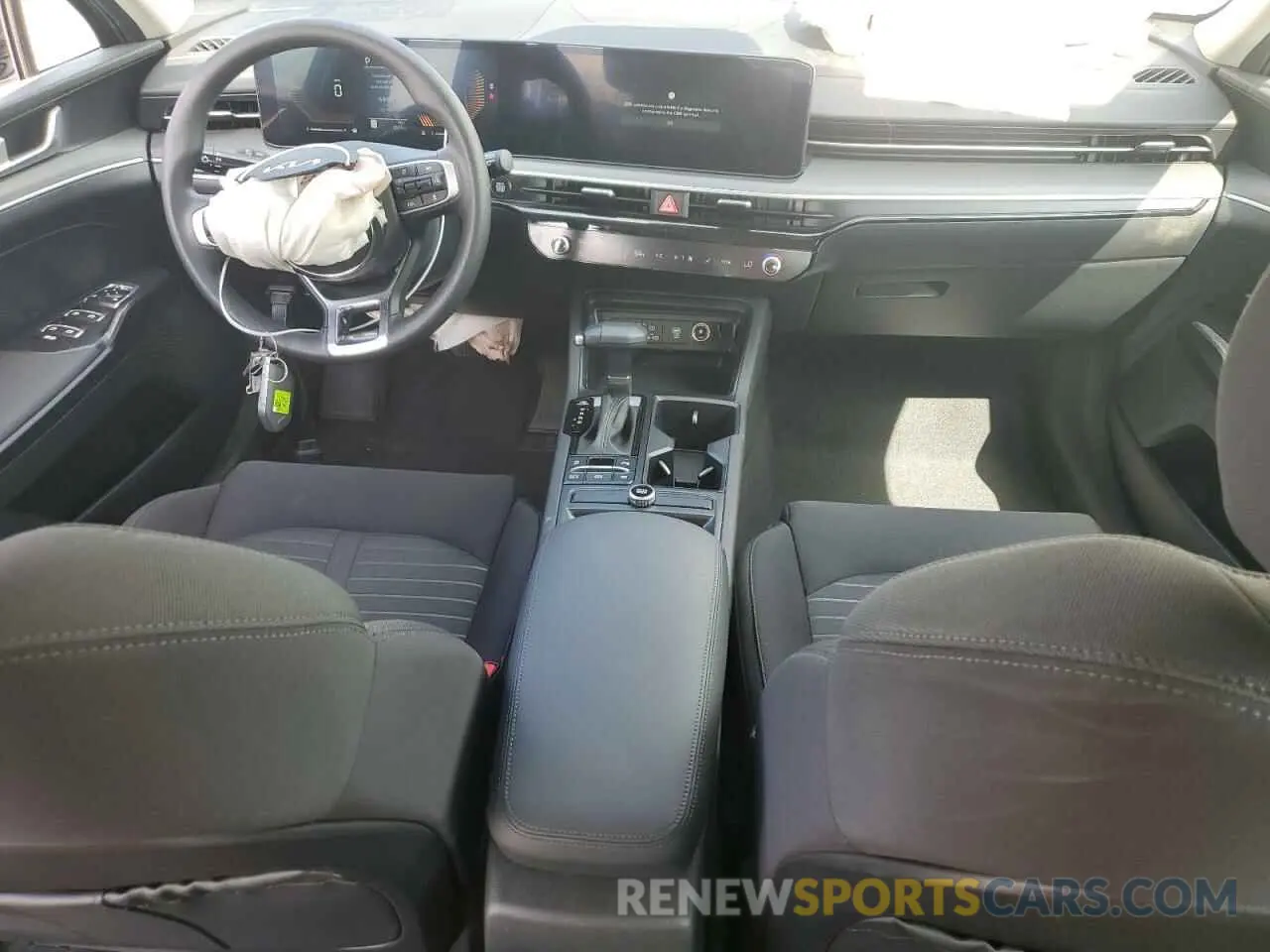 8 fotografías del automóvil dañado KNAG24J74S5346969 KIA K5 2025