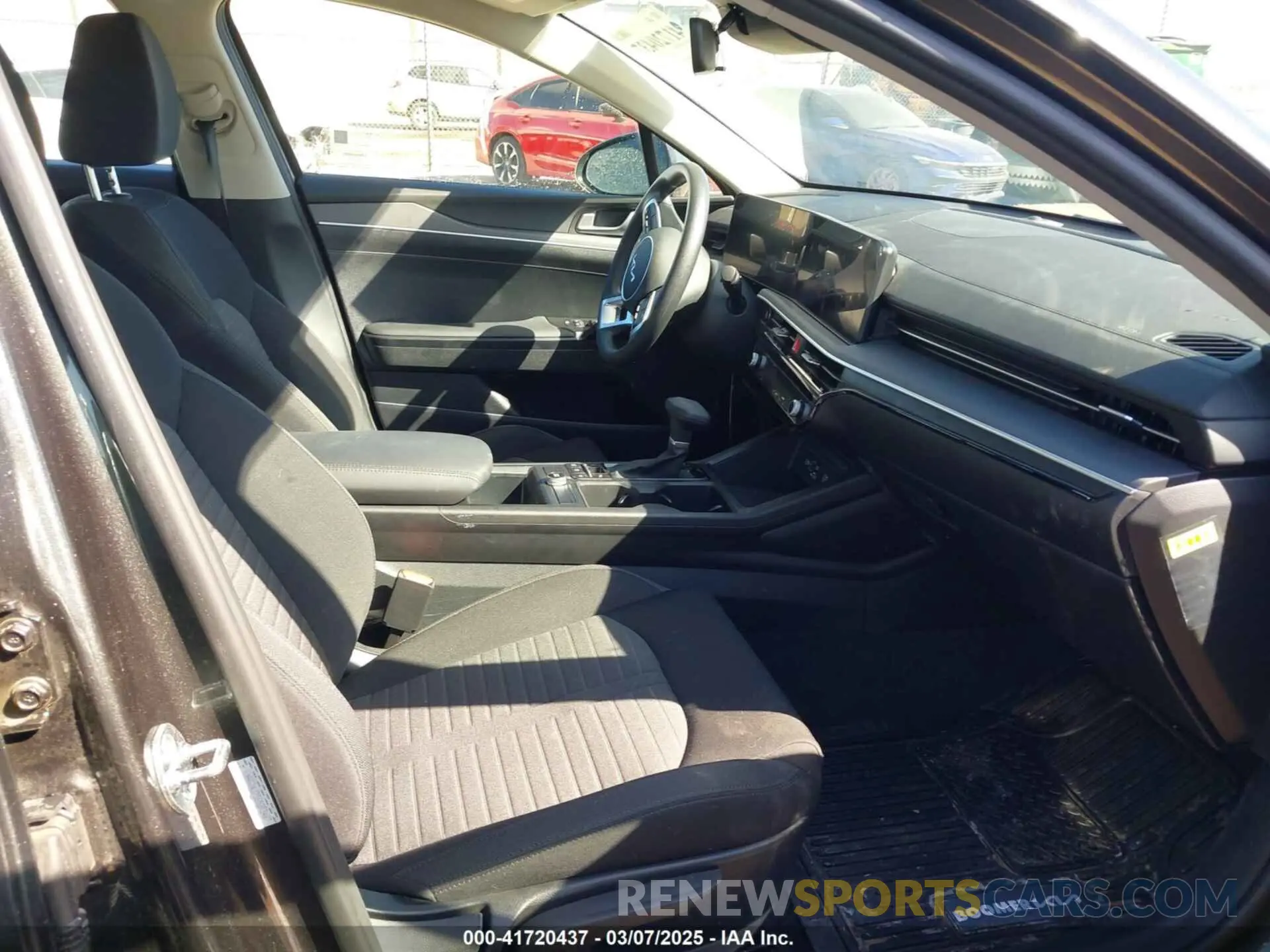 5 fotografías del automóvil dañado KNAG24J75S5293487 KIA K5 2025