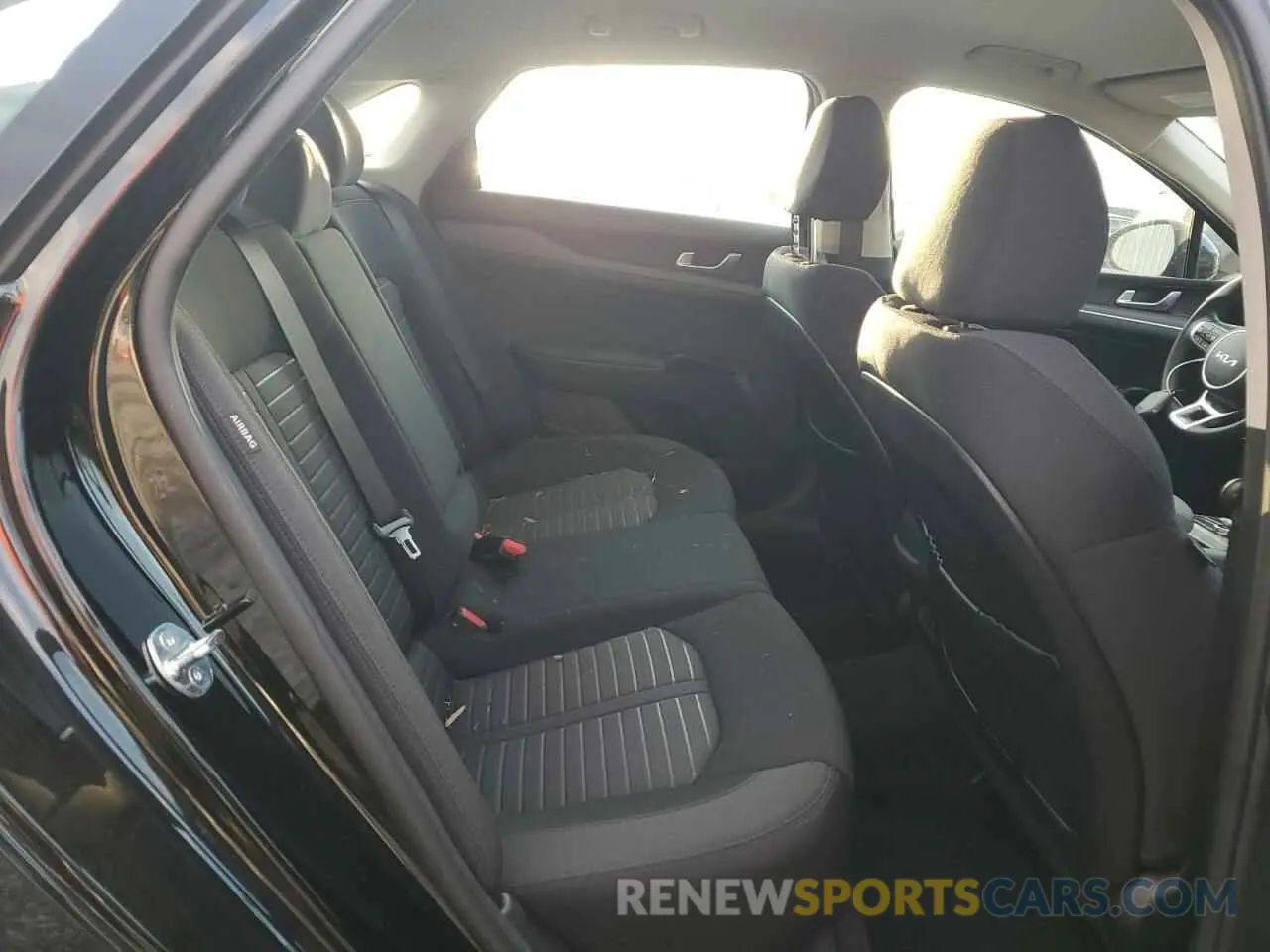 10 fotografías del automóvil dañado KNAG24J77S5285908 KIA K5 2025