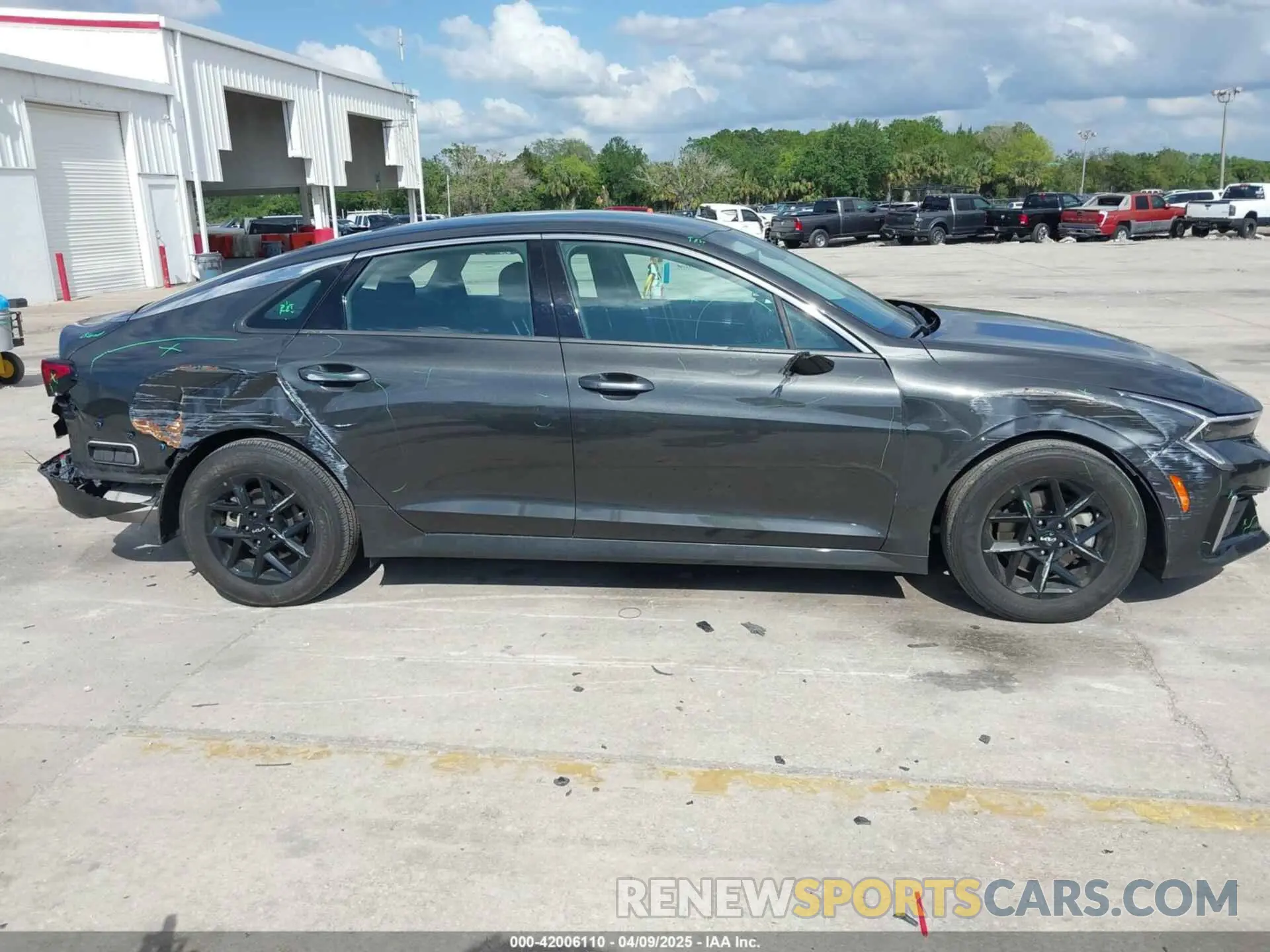 13 fotografías del automóvil dañado KNAG24J78S5275906 KIA K5 2025