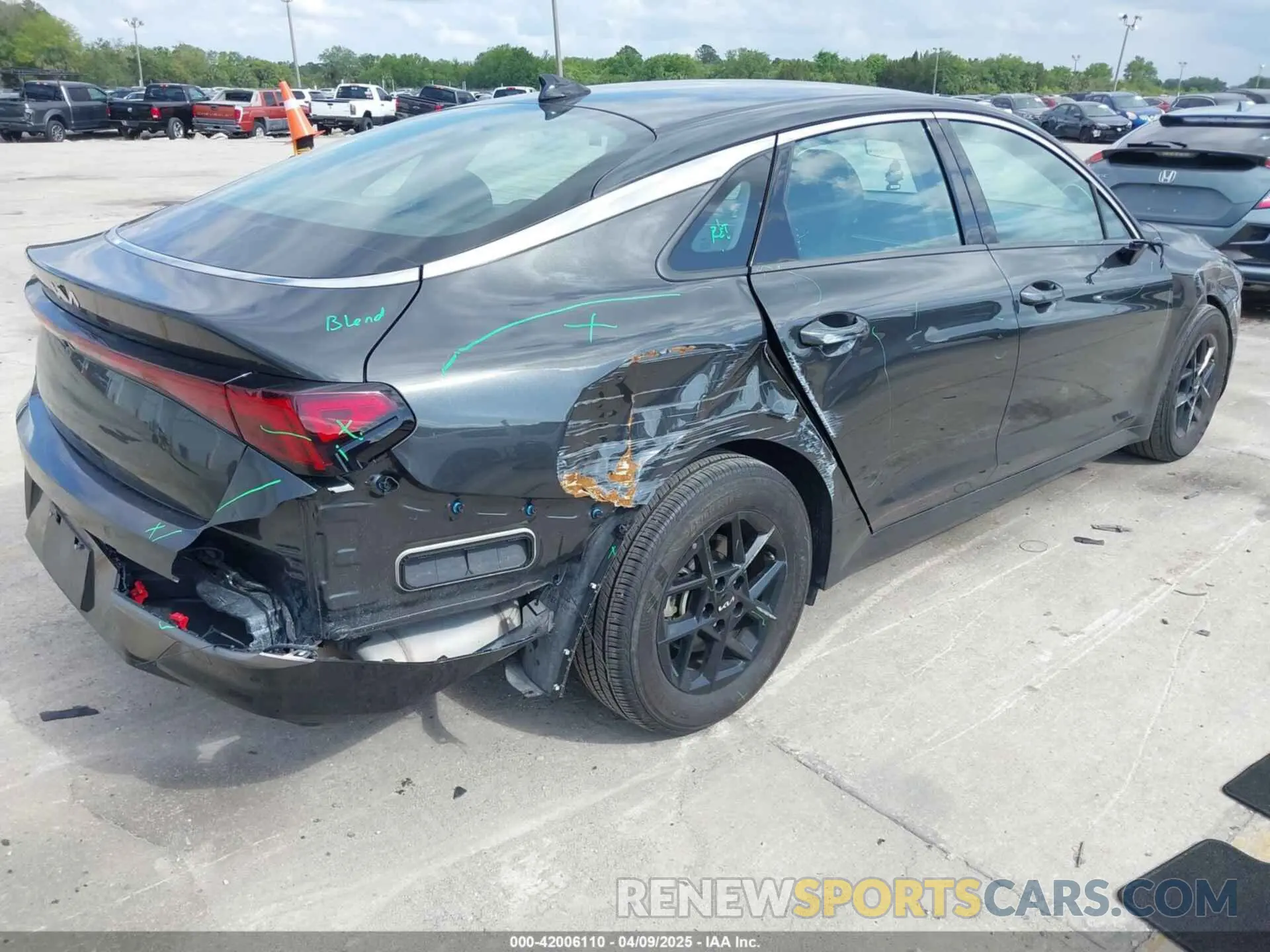 4 fotografías del automóvil dañado KNAG24J78S5275906 KIA K5 2025