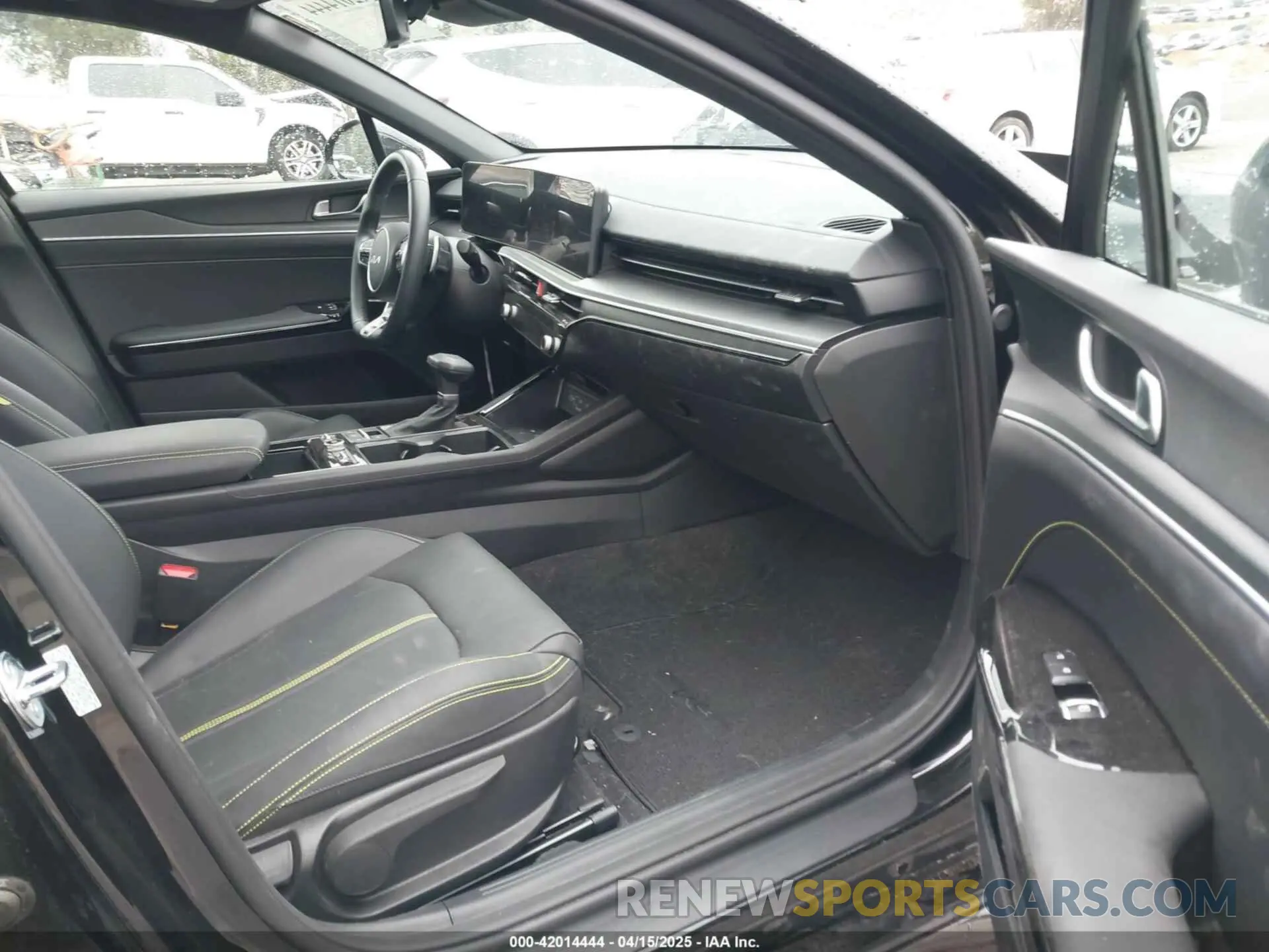 5 fotografías del automóvil dañado KNAG44J86S5321963 KIA K5 2025