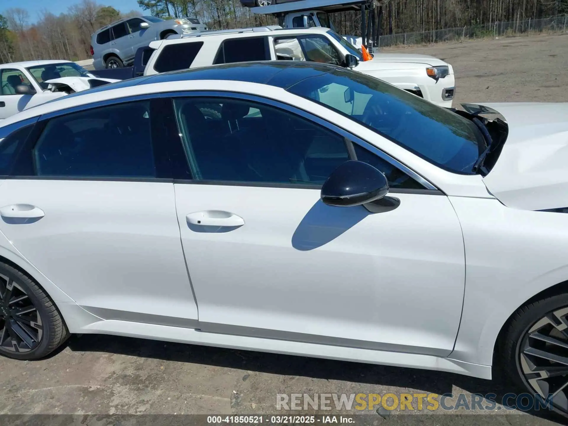 14 fotografías del automóvil dañado KNAG44J8XS5298798 KIA K5 2025