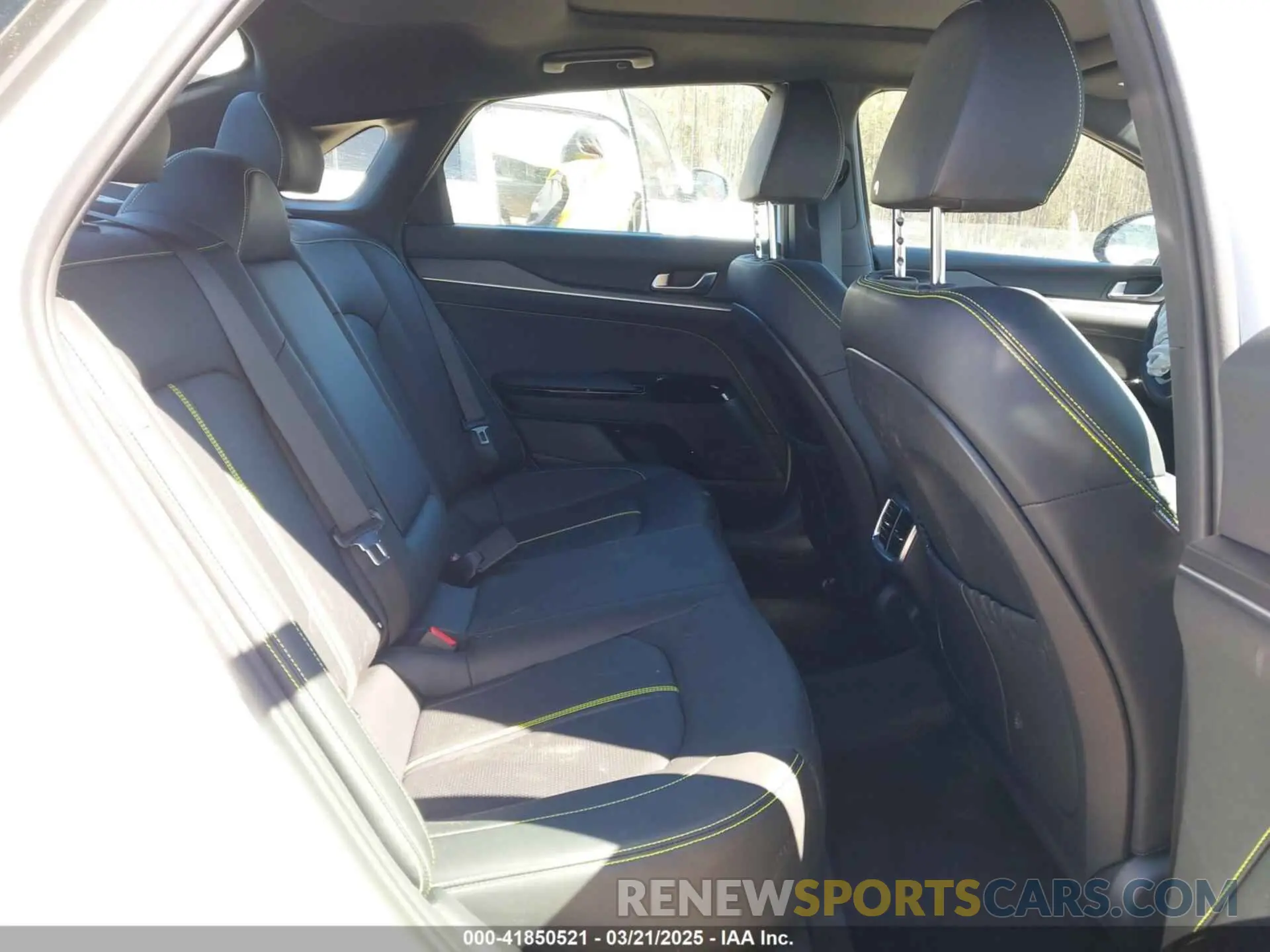 8 fotografías del automóvil dañado KNAG44J8XS5298798 KIA K5 2025