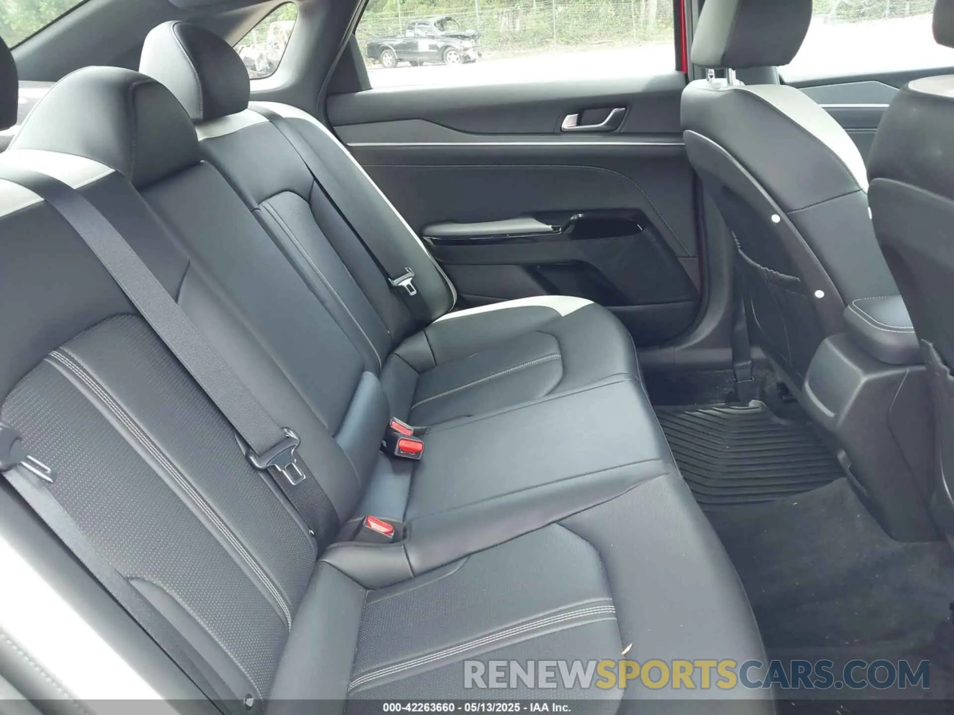 8 fotografías del automóvil dañado KNAG64J71S5298738 KIA K5 2025