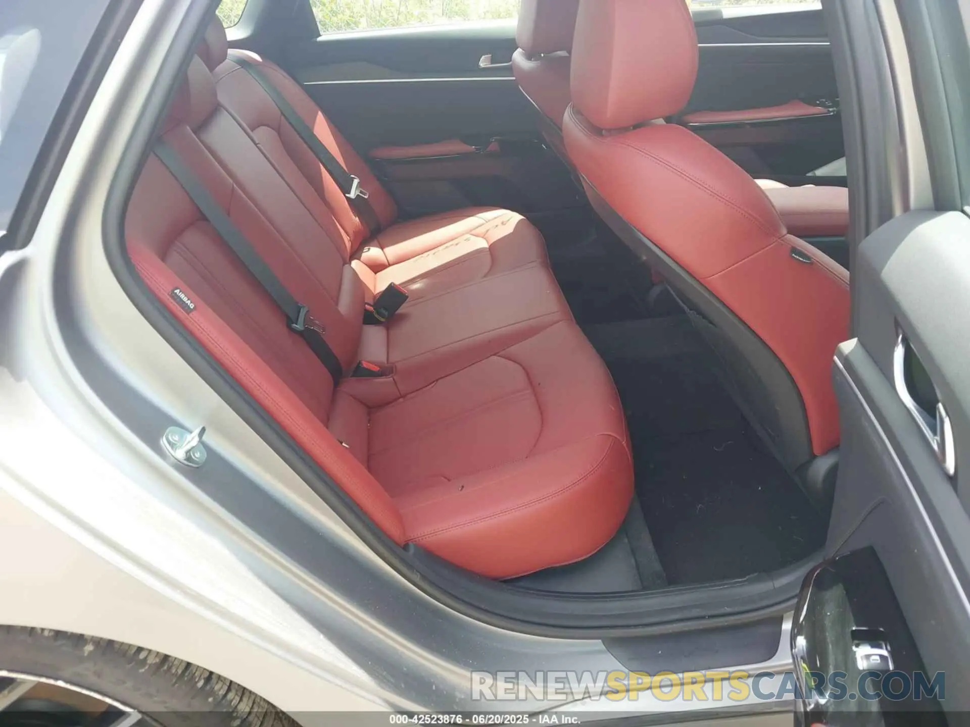 8 fotografías del automóvil dañado KNAG64J71S5319121 KIA K5 2025