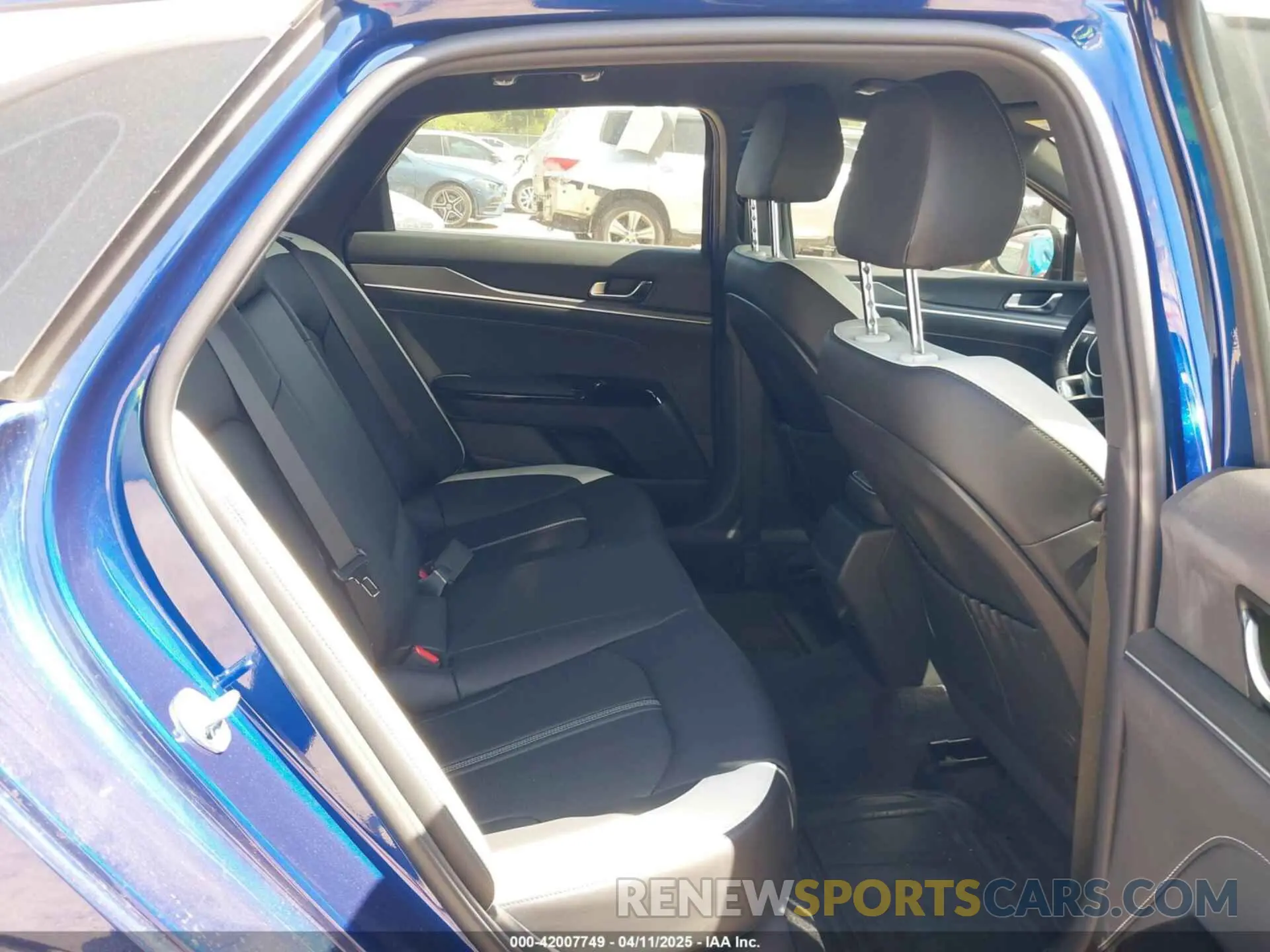 8 fotografías del automóvil dañado KNAG64J71S5337795 KIA K5 2025